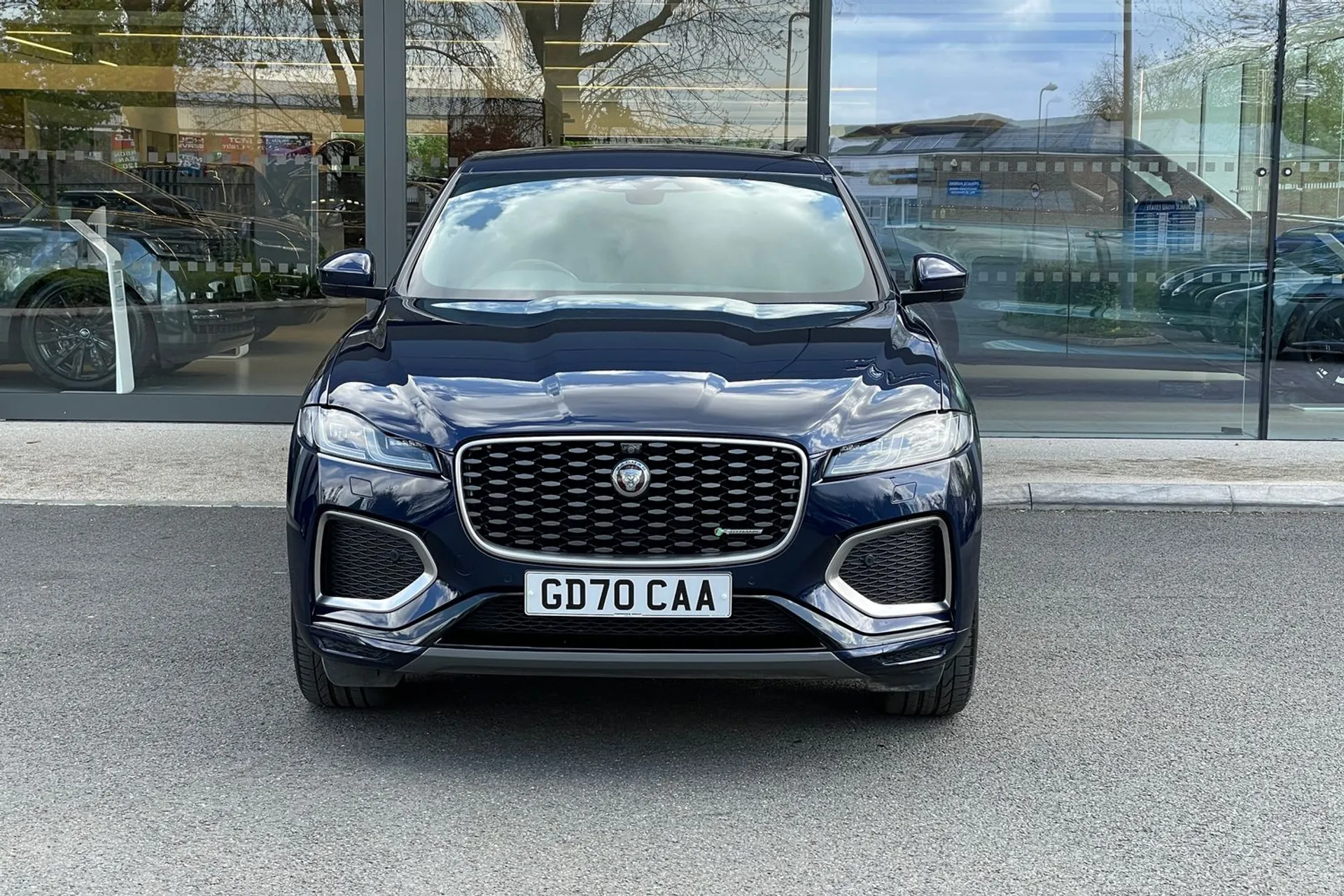 Jaguar F-PACE thumbnail image number 6