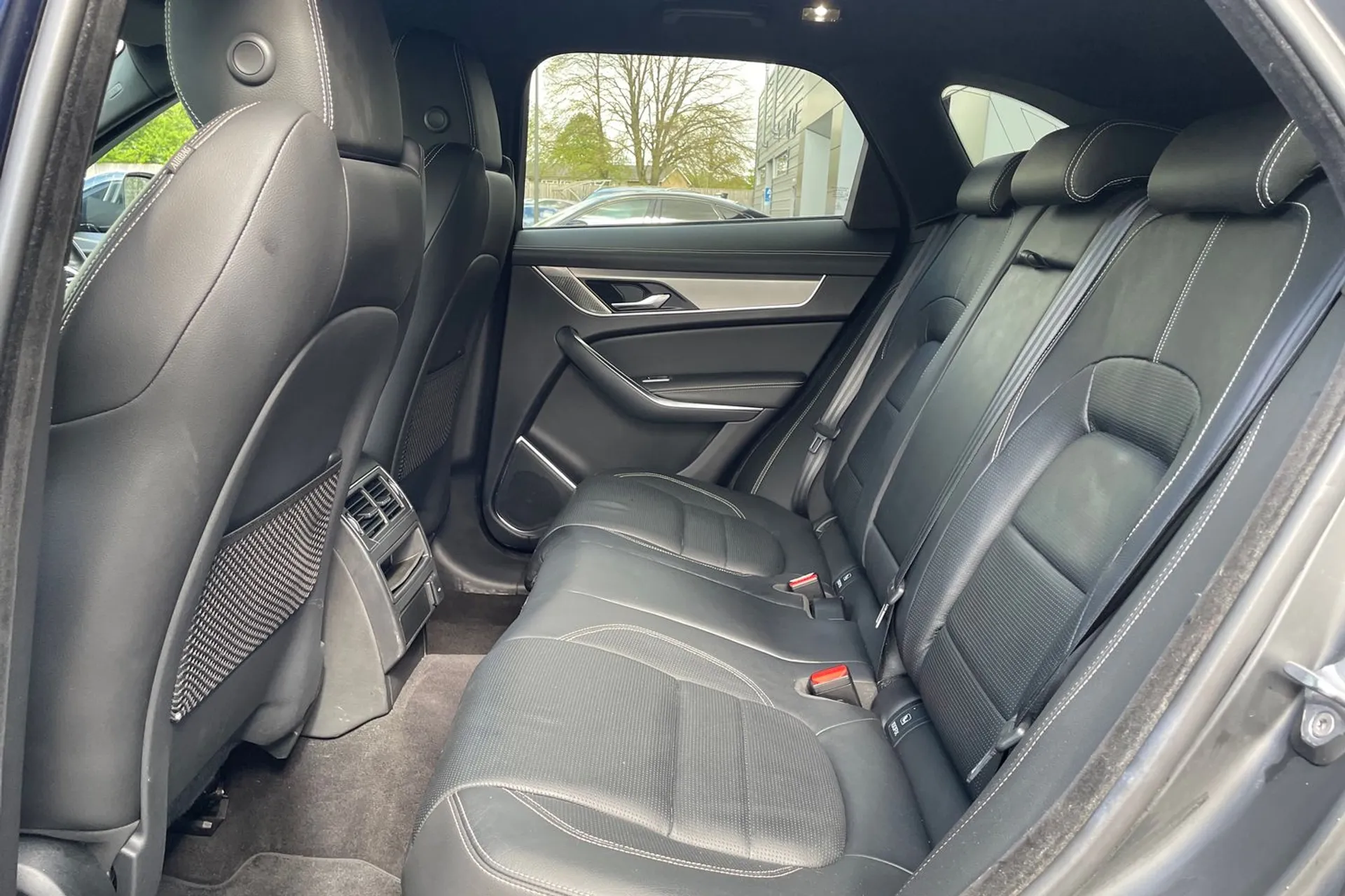 Jaguar F-PACE thumbnail image number 47