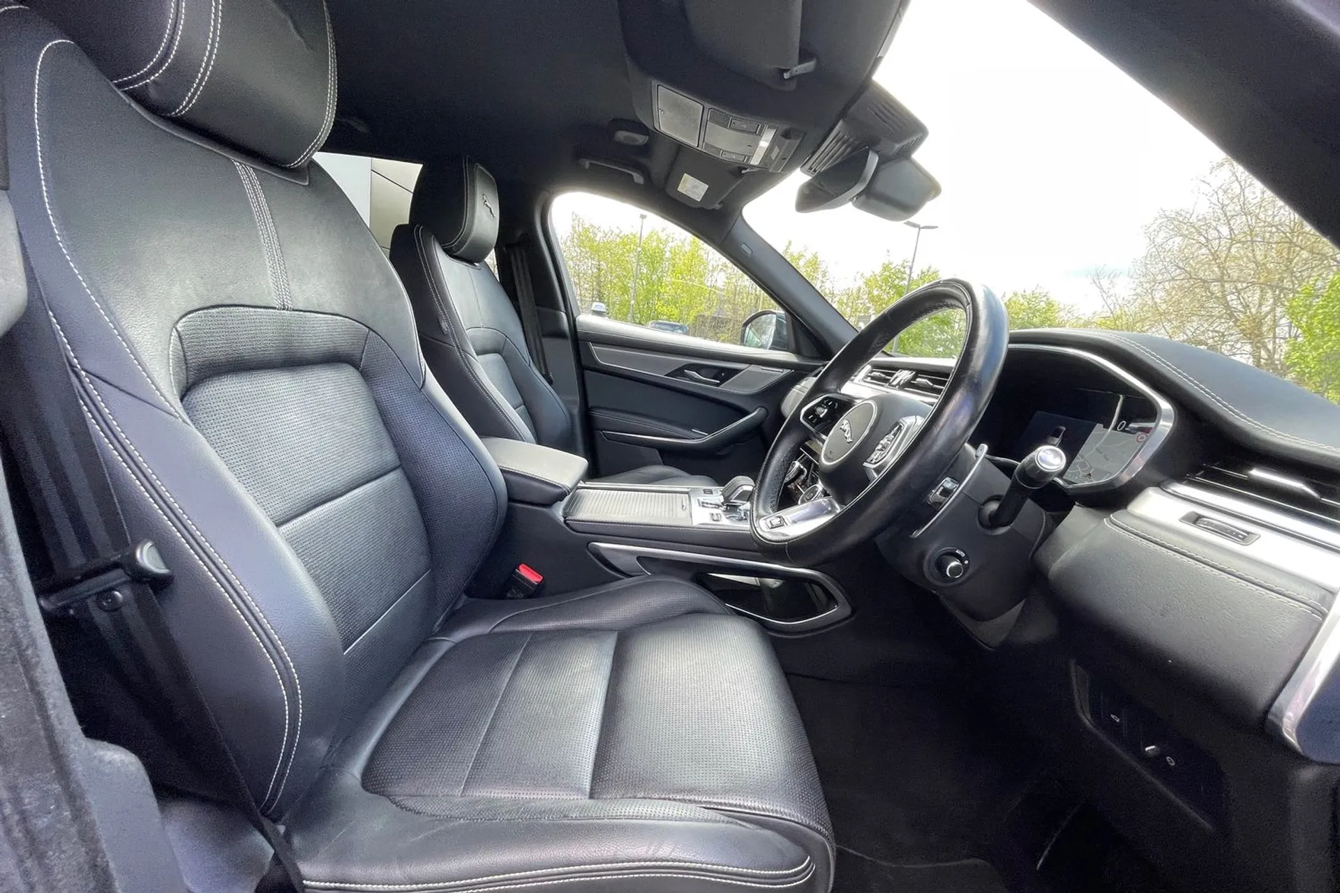 Jaguar F-PACE thumbnail image number 9