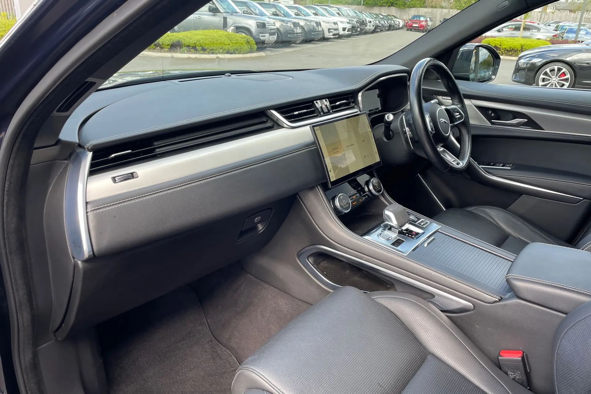 Jaguar F-PACE thumbnail image number 46
