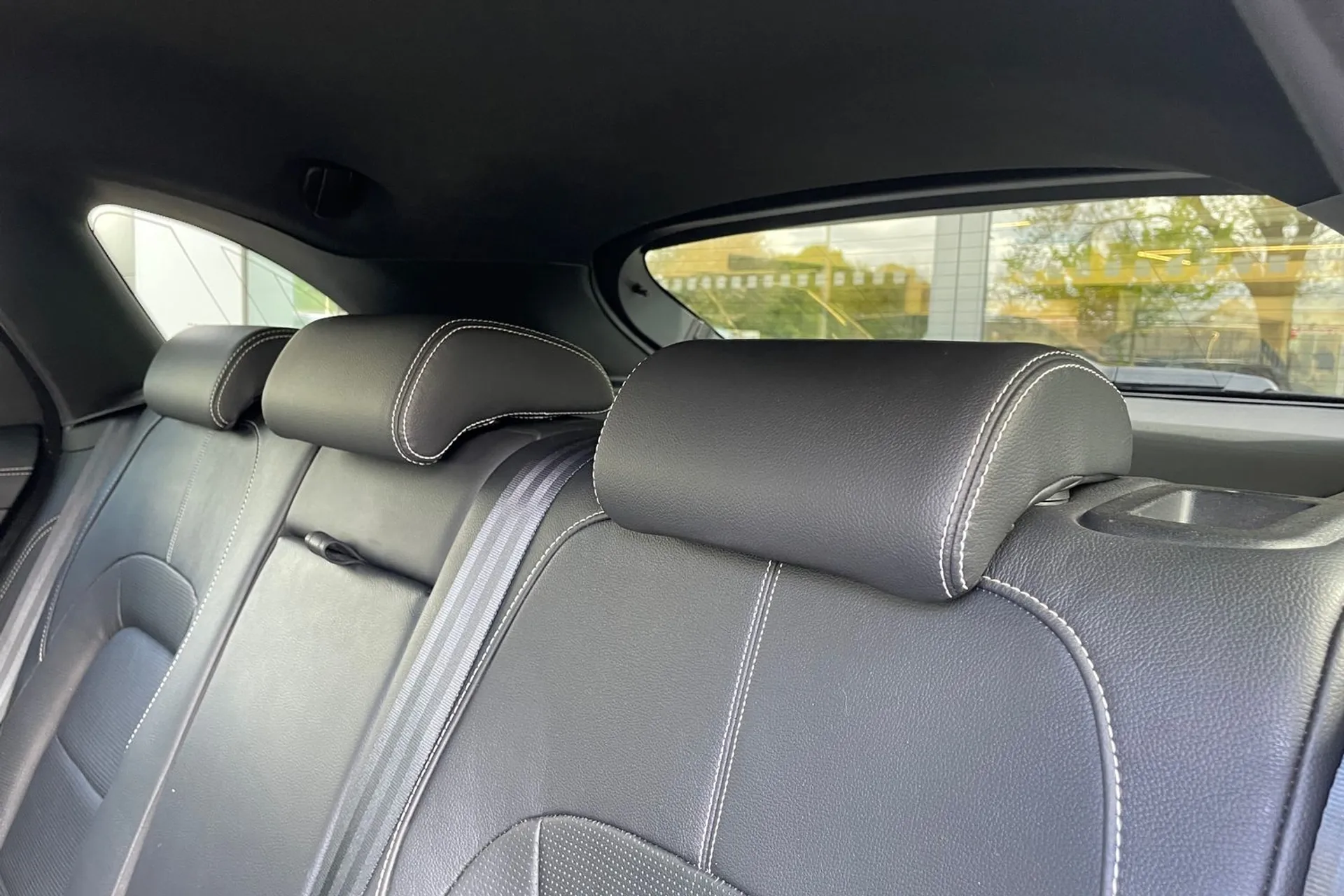 Jaguar F-PACE thumbnail image number 48