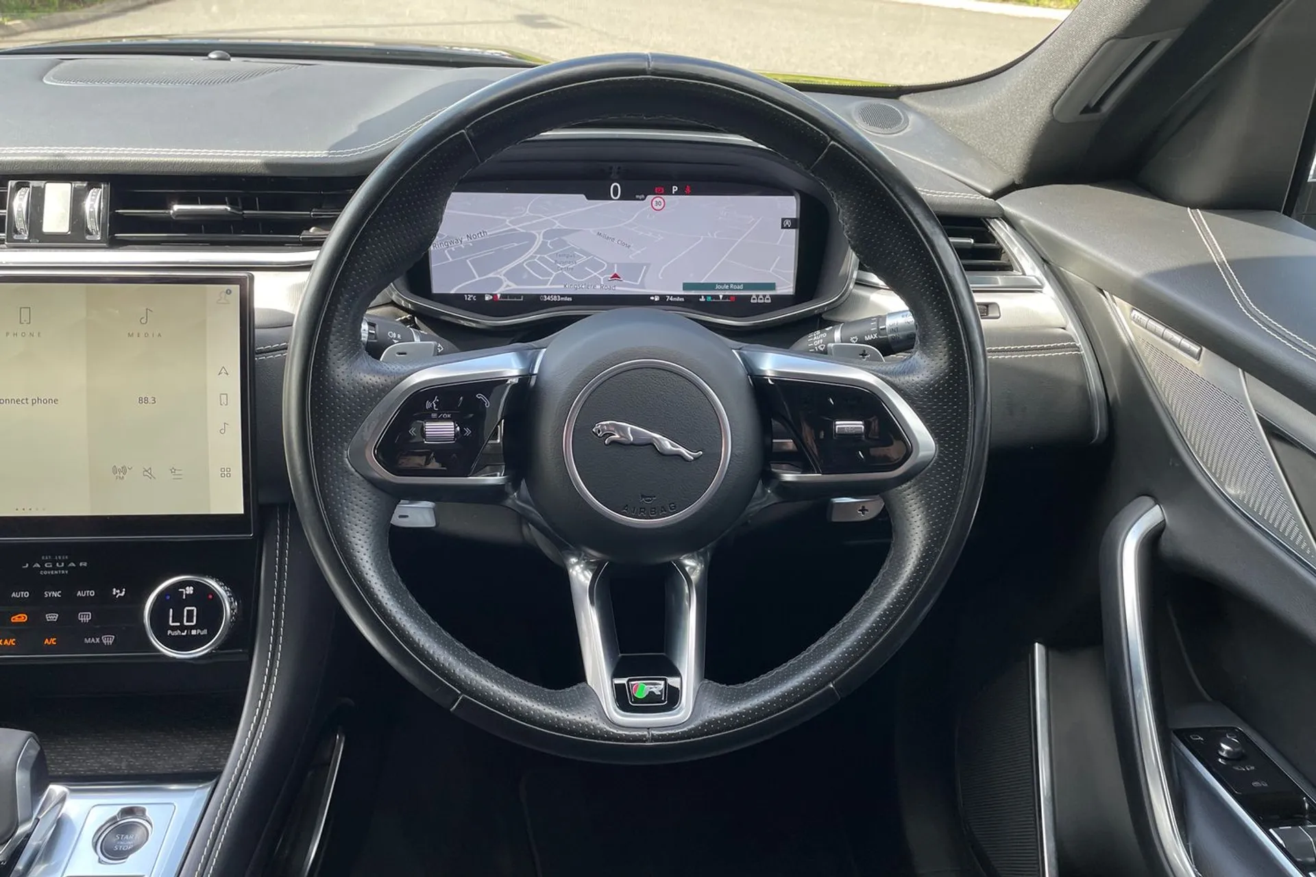 Jaguar F-PACE thumbnail image number 12