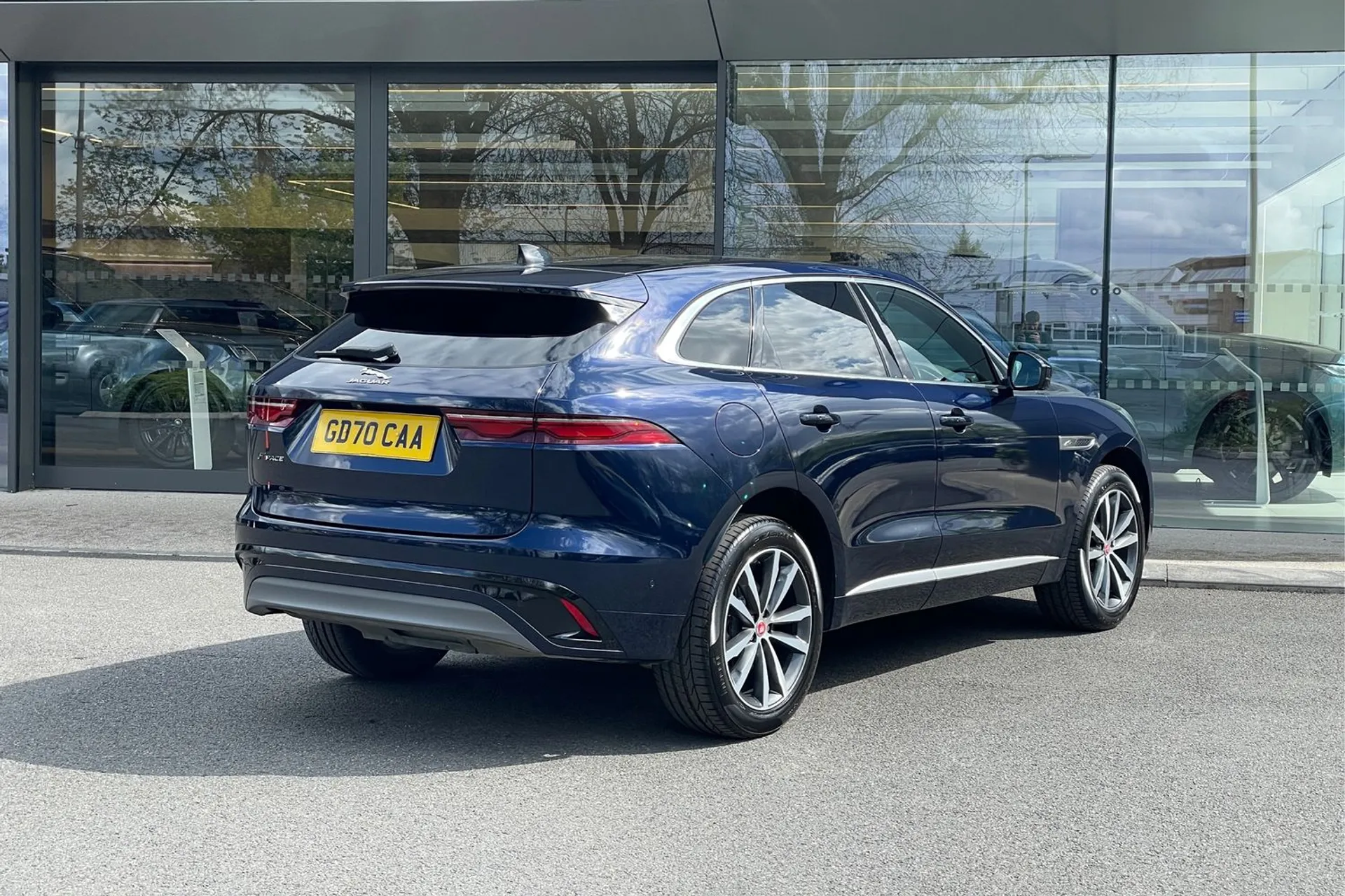 Jaguar F-PACE thumbnail image number 7