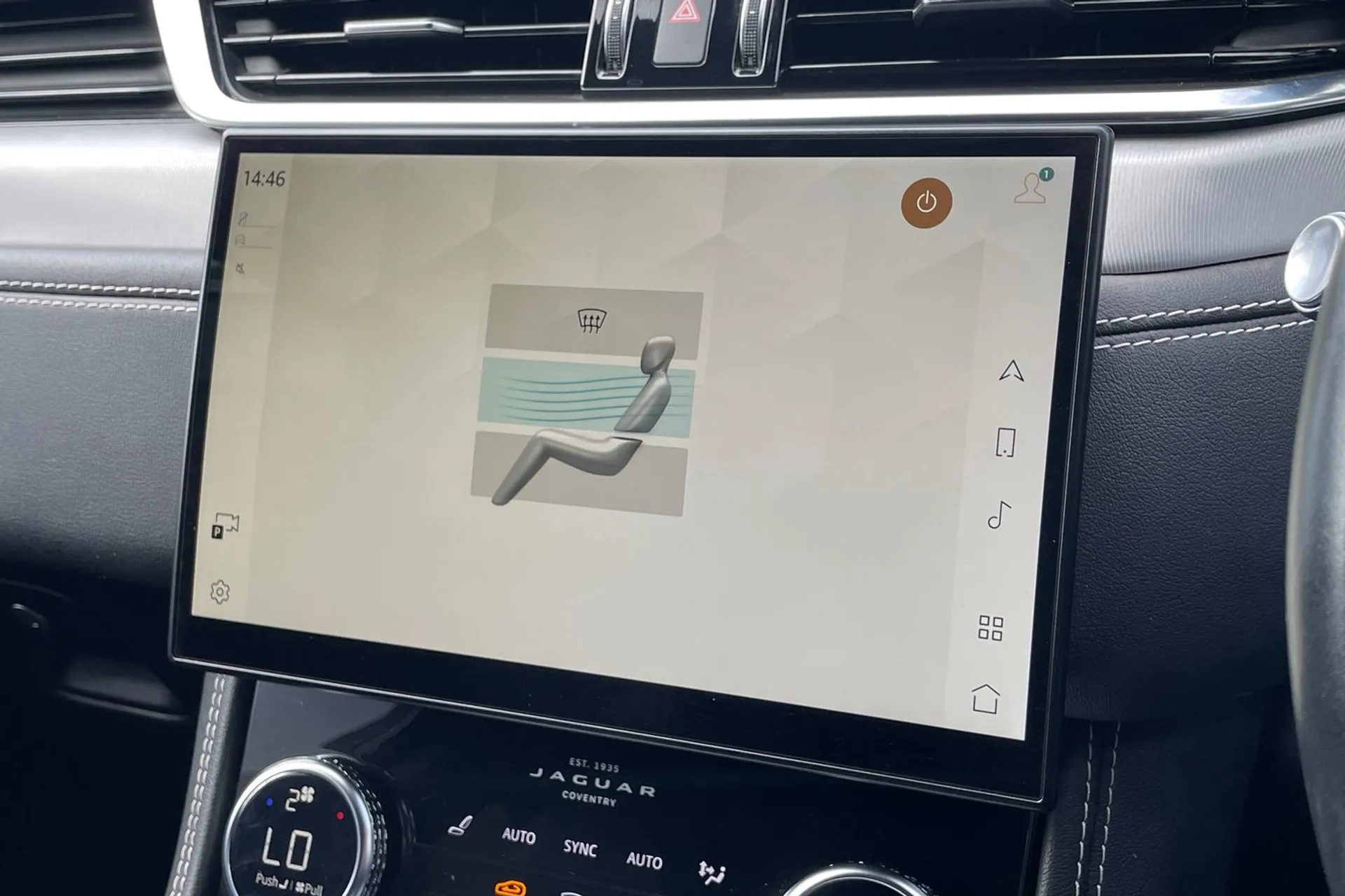 Jaguar F-PACE thumbnail image number 18