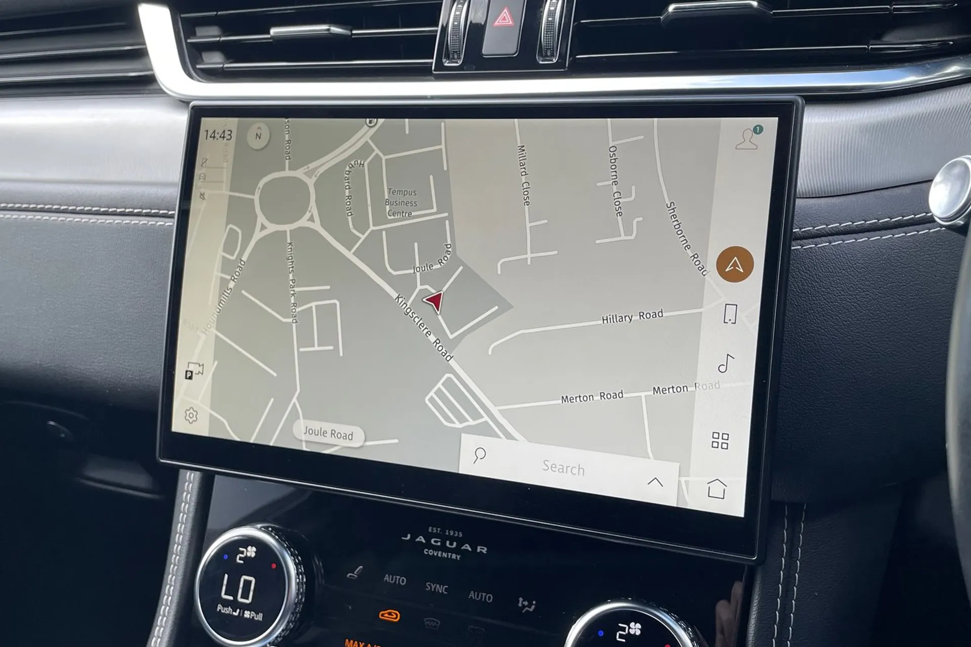 Jaguar F-PACE thumbnail image number 27