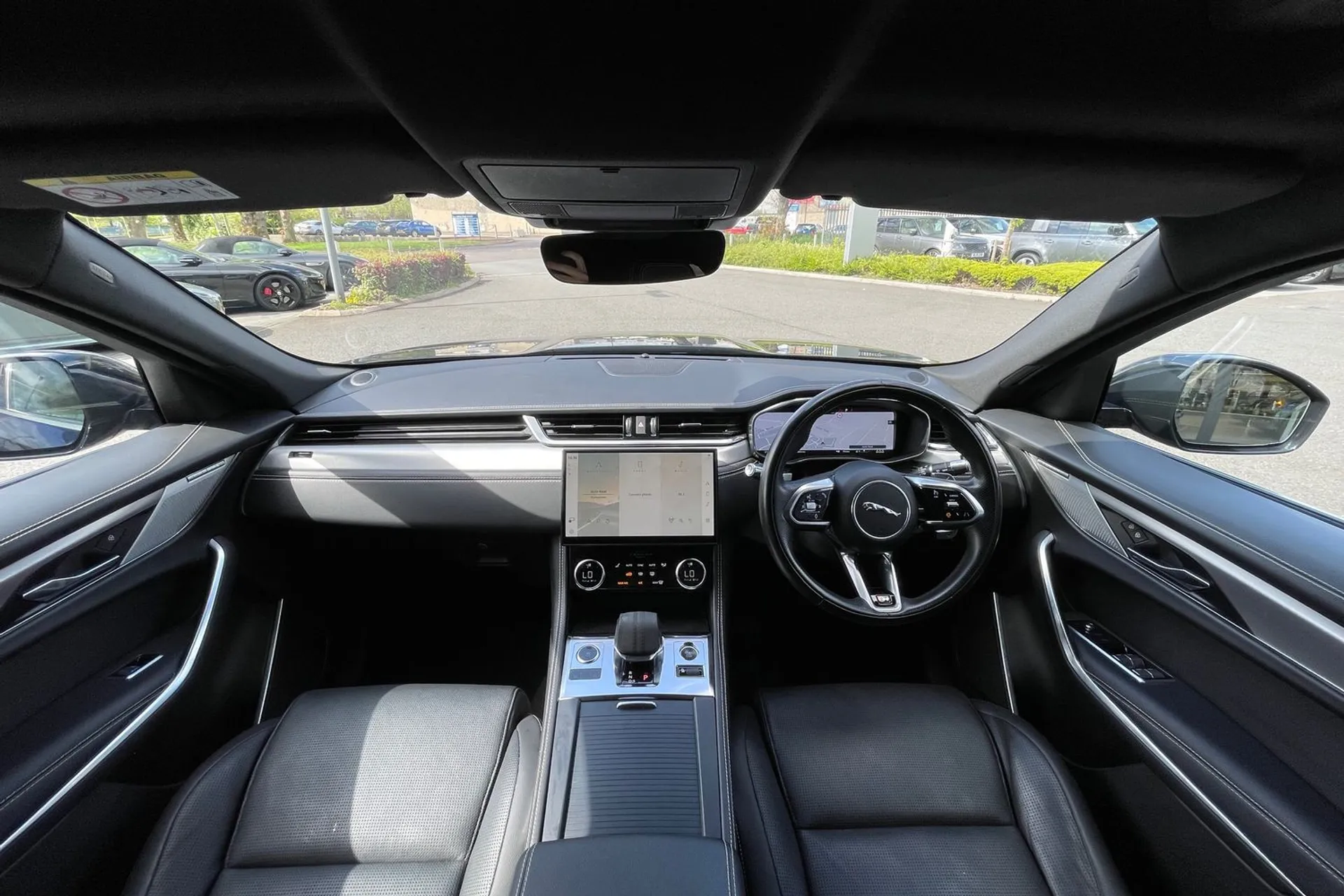Jaguar F-PACE thumbnail image number 3