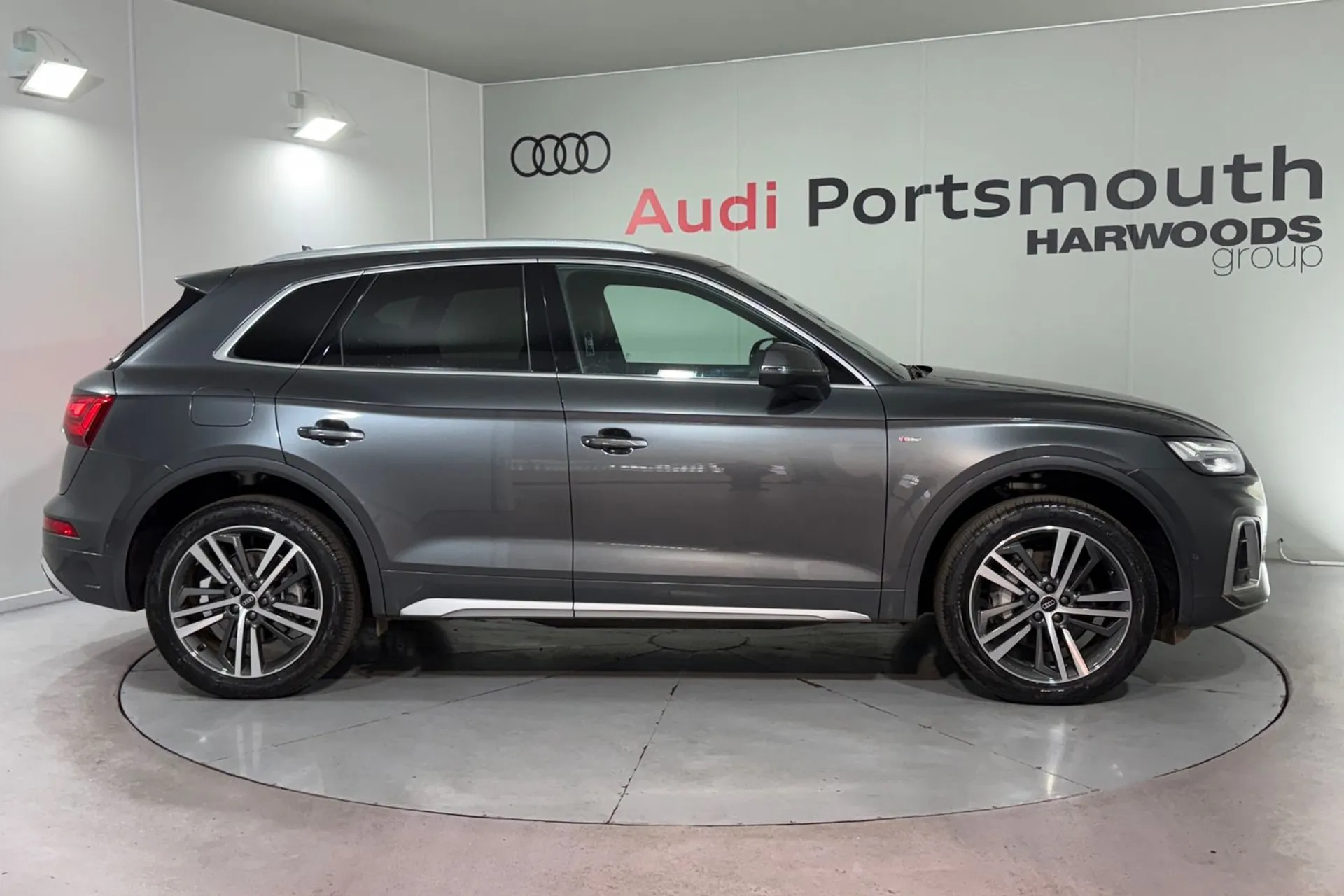 Audi Q5 thumbnail image number 2