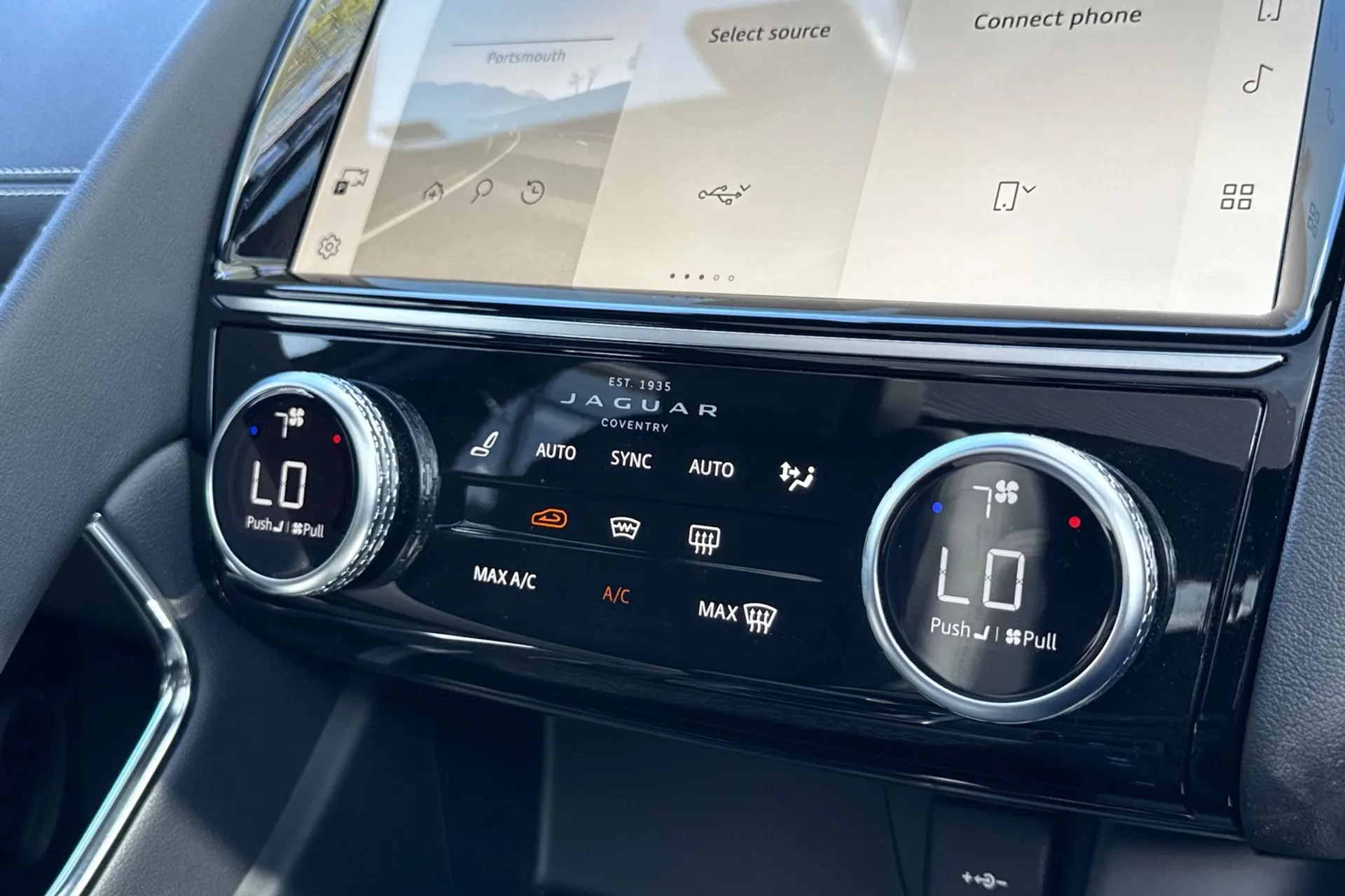 Jaguar E-PACE thumbnail image number 35