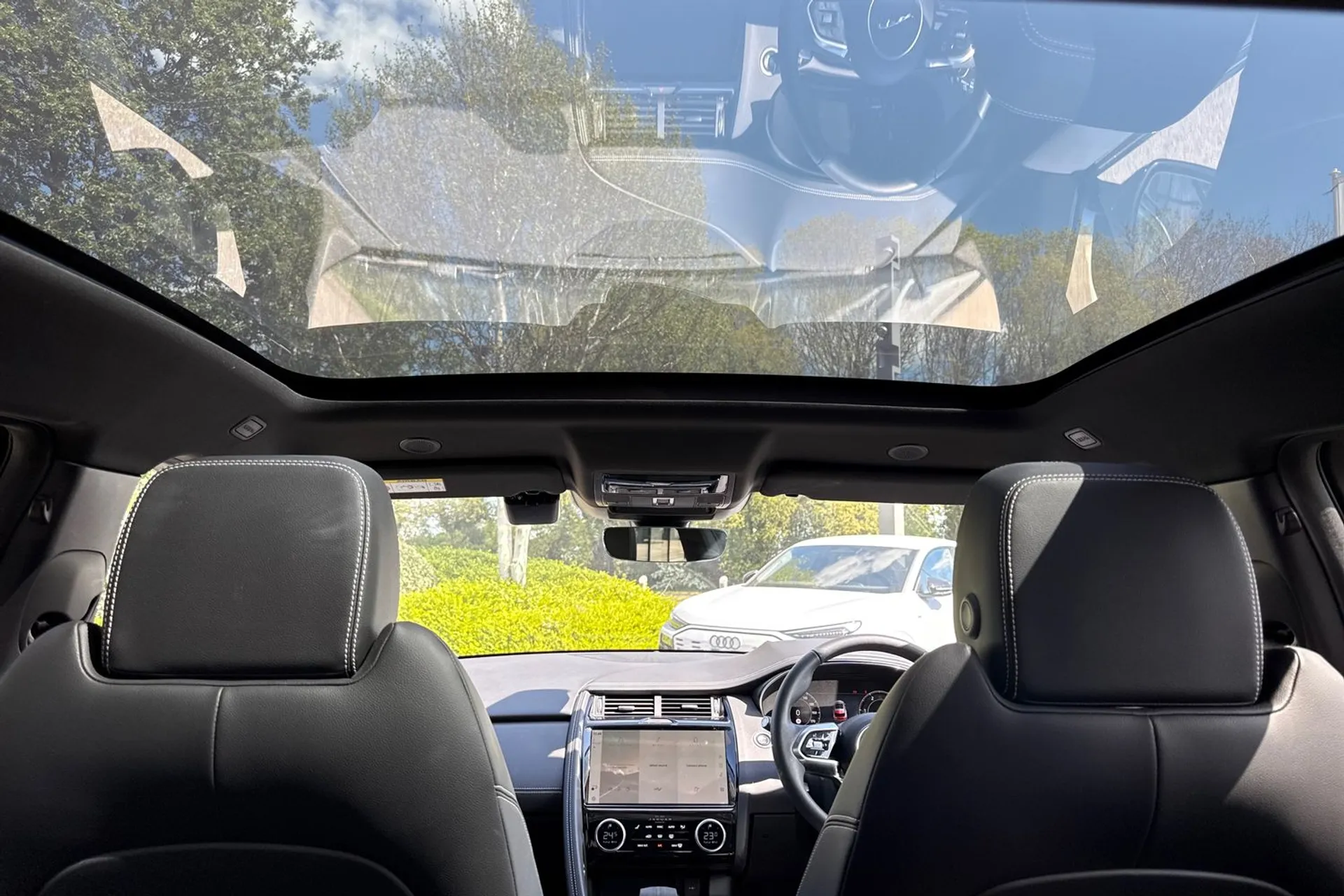 Jaguar E-PACE thumbnail image number 3