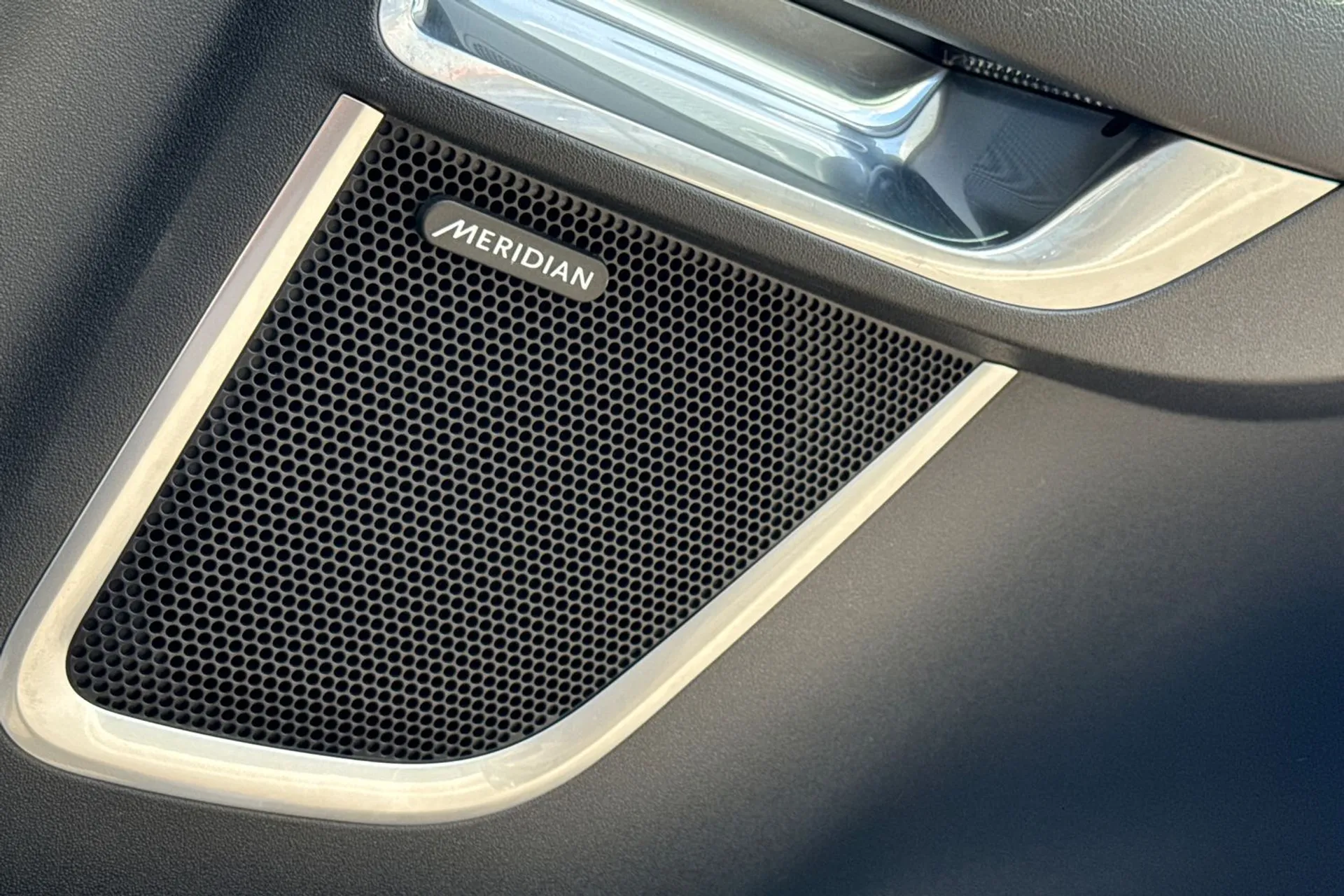 Jaguar E-PACE thumbnail image number 27