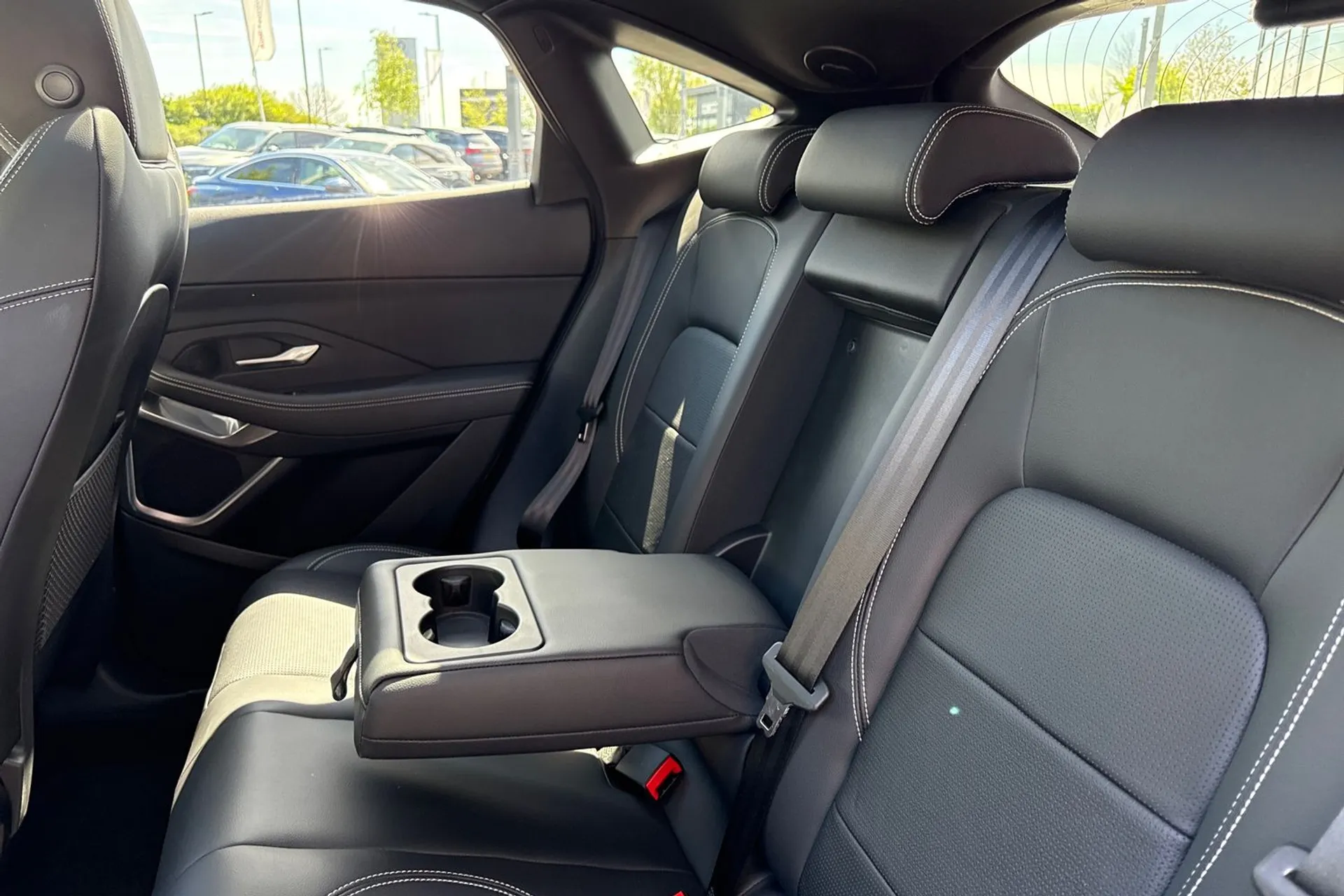Jaguar E-PACE thumbnail image number 52