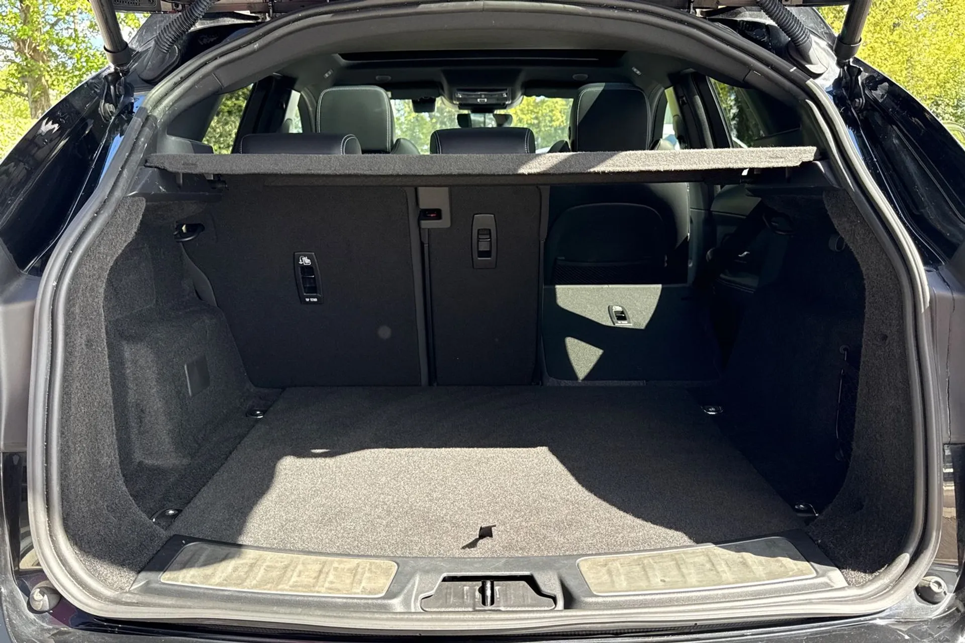 Jaguar E-PACE thumbnail image number 42