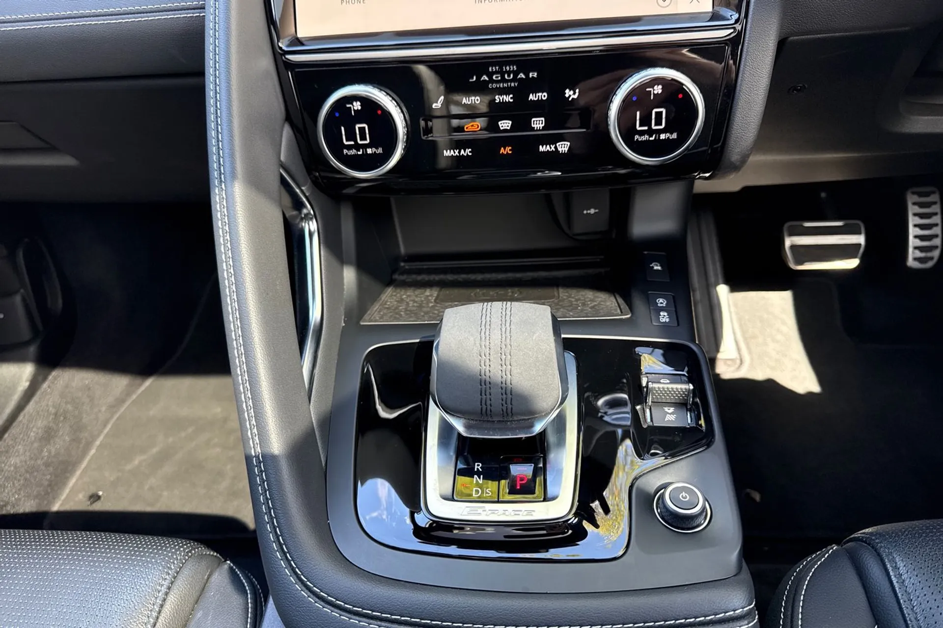 Jaguar E-PACE thumbnail image number 46
