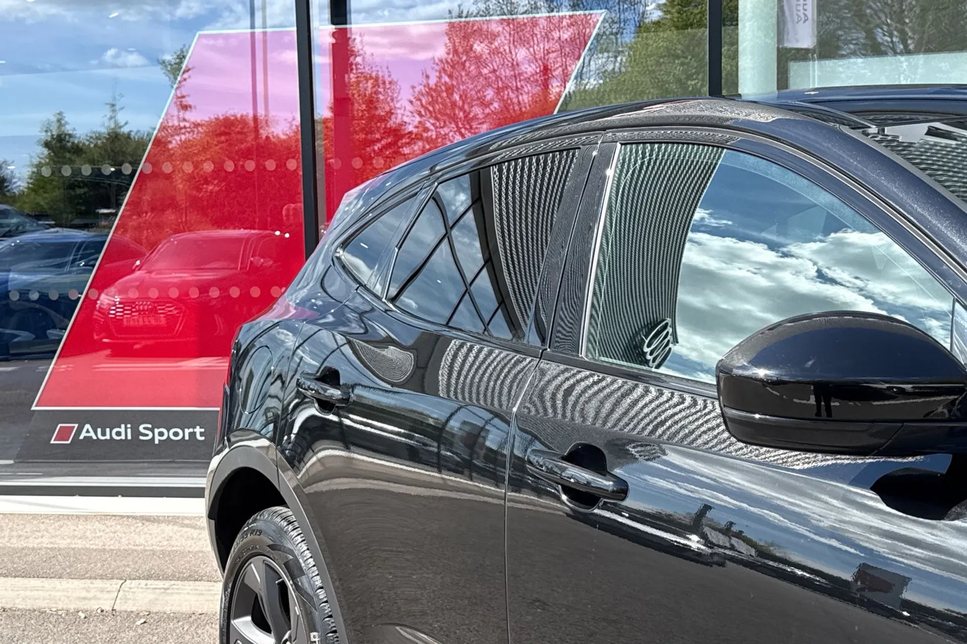Jaguar E-PACE thumbnail image number 31