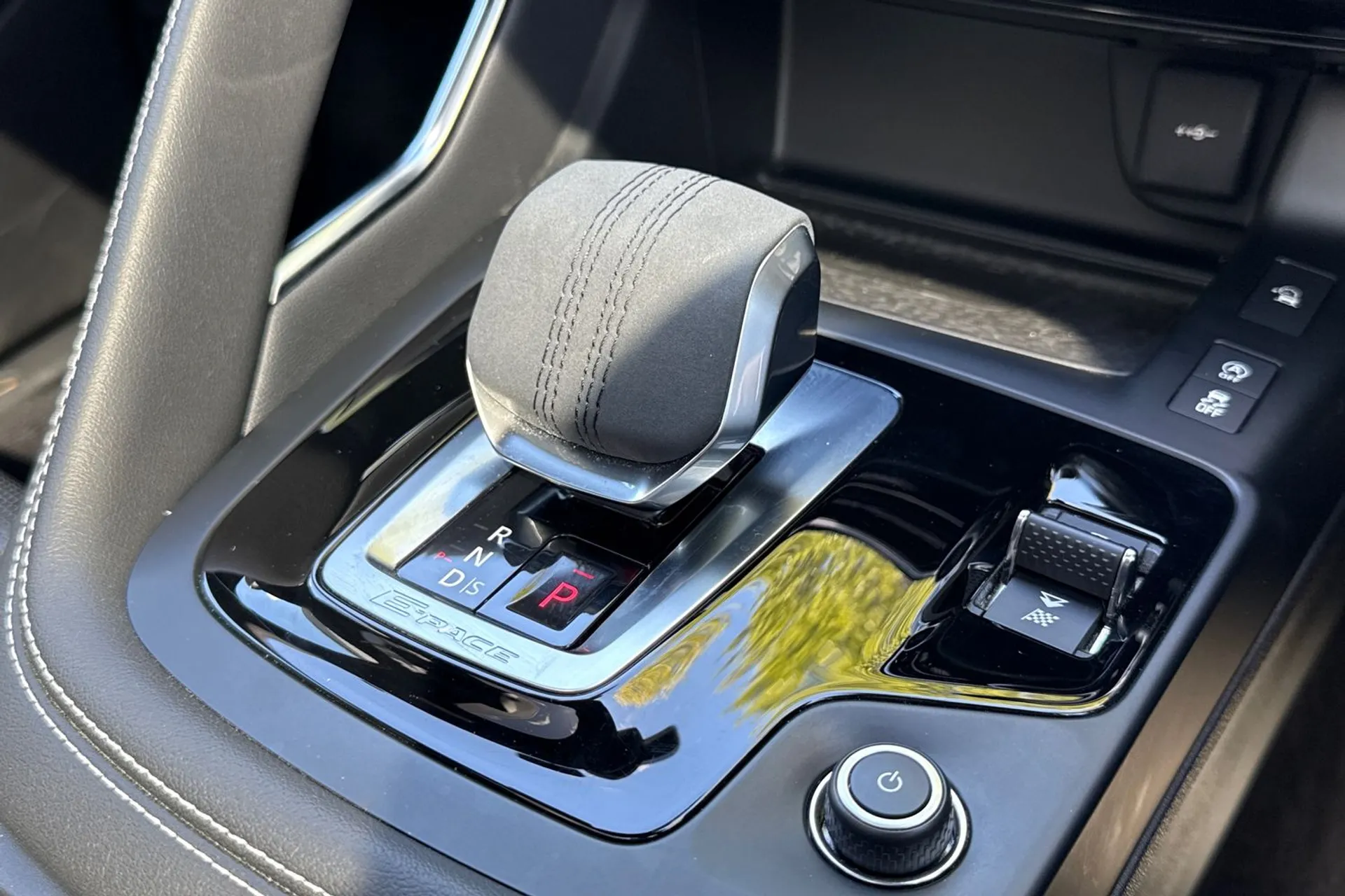 Jaguar E-PACE thumbnail image number 13