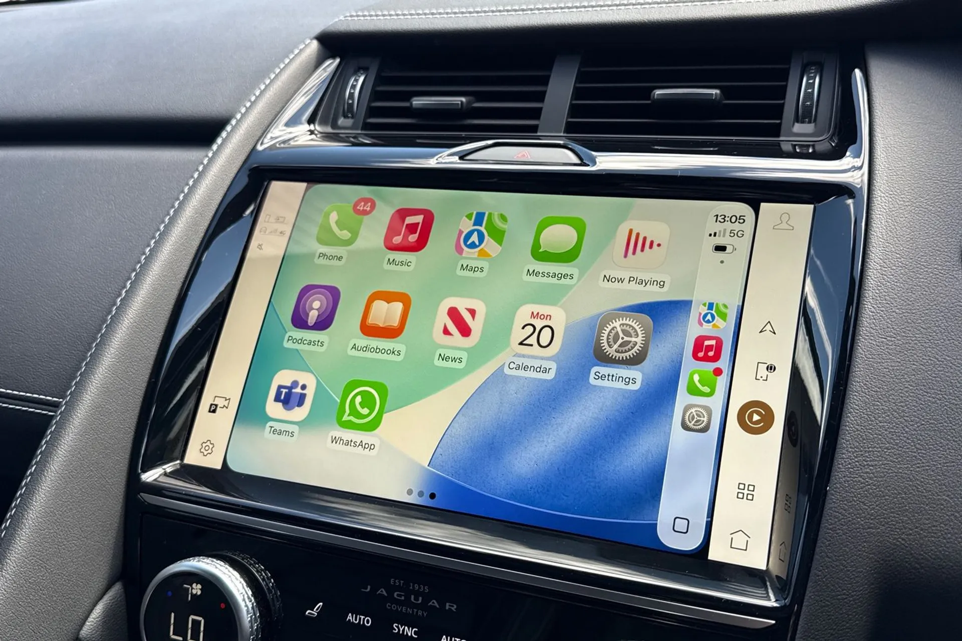 Jaguar E-PACE thumbnail image number 9