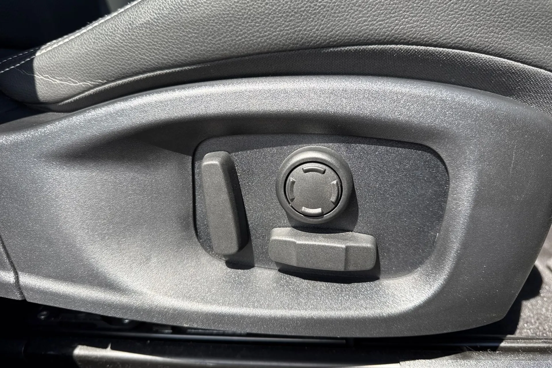 Jaguar E-PACE thumbnail image number 44