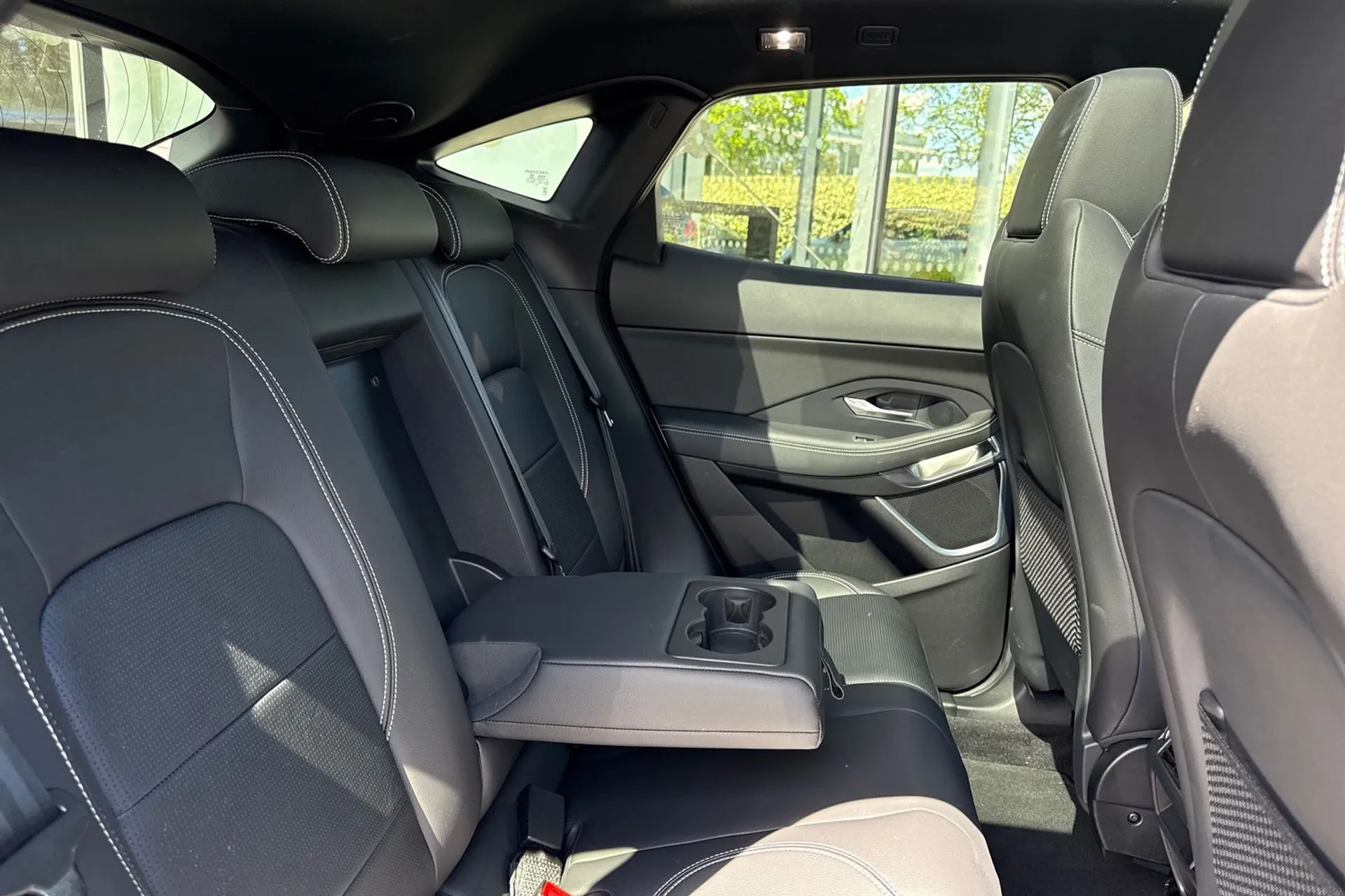 Jaguar E-PACE thumbnail image number 43