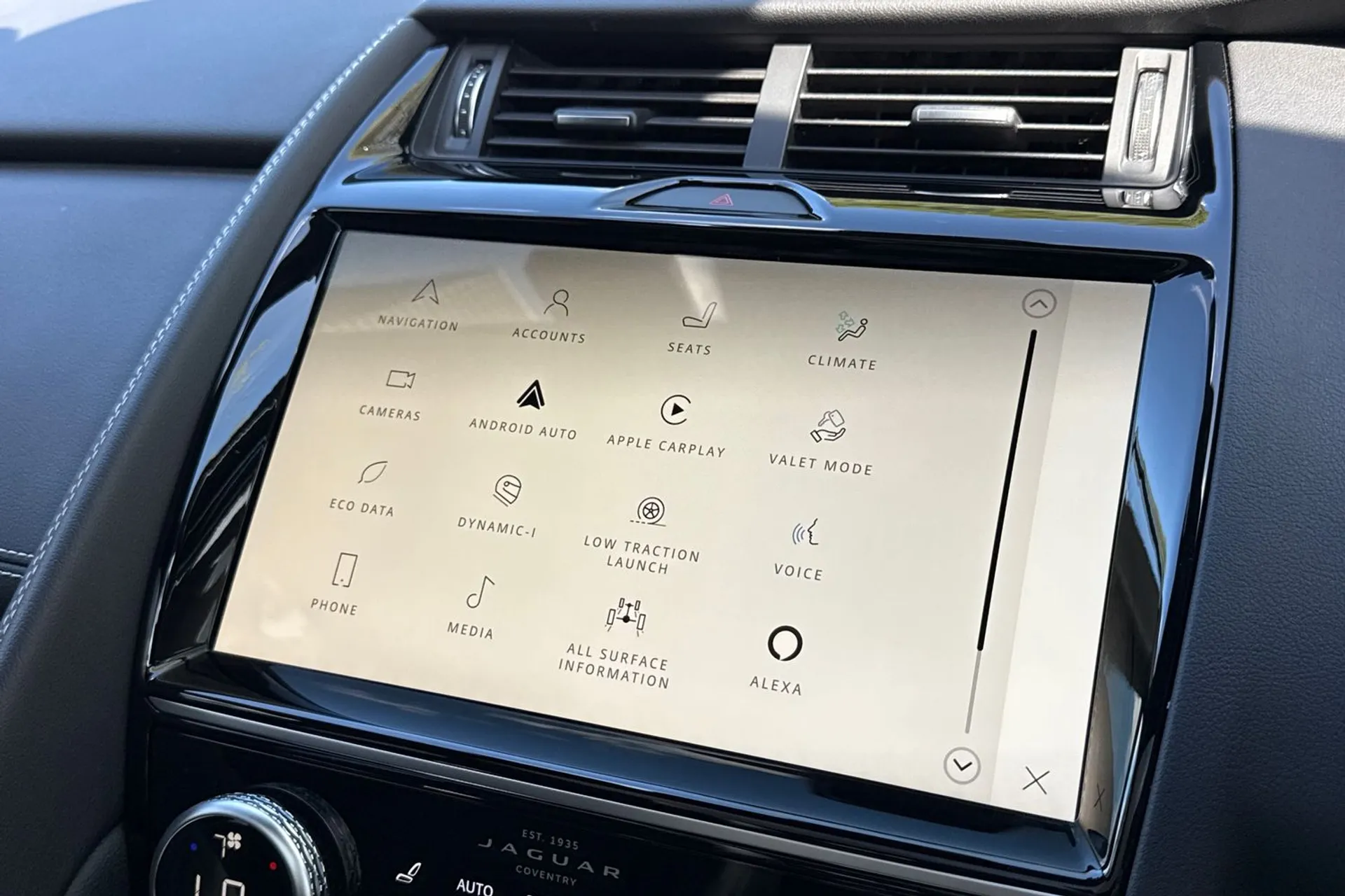 Jaguar E-PACE thumbnail image number 15