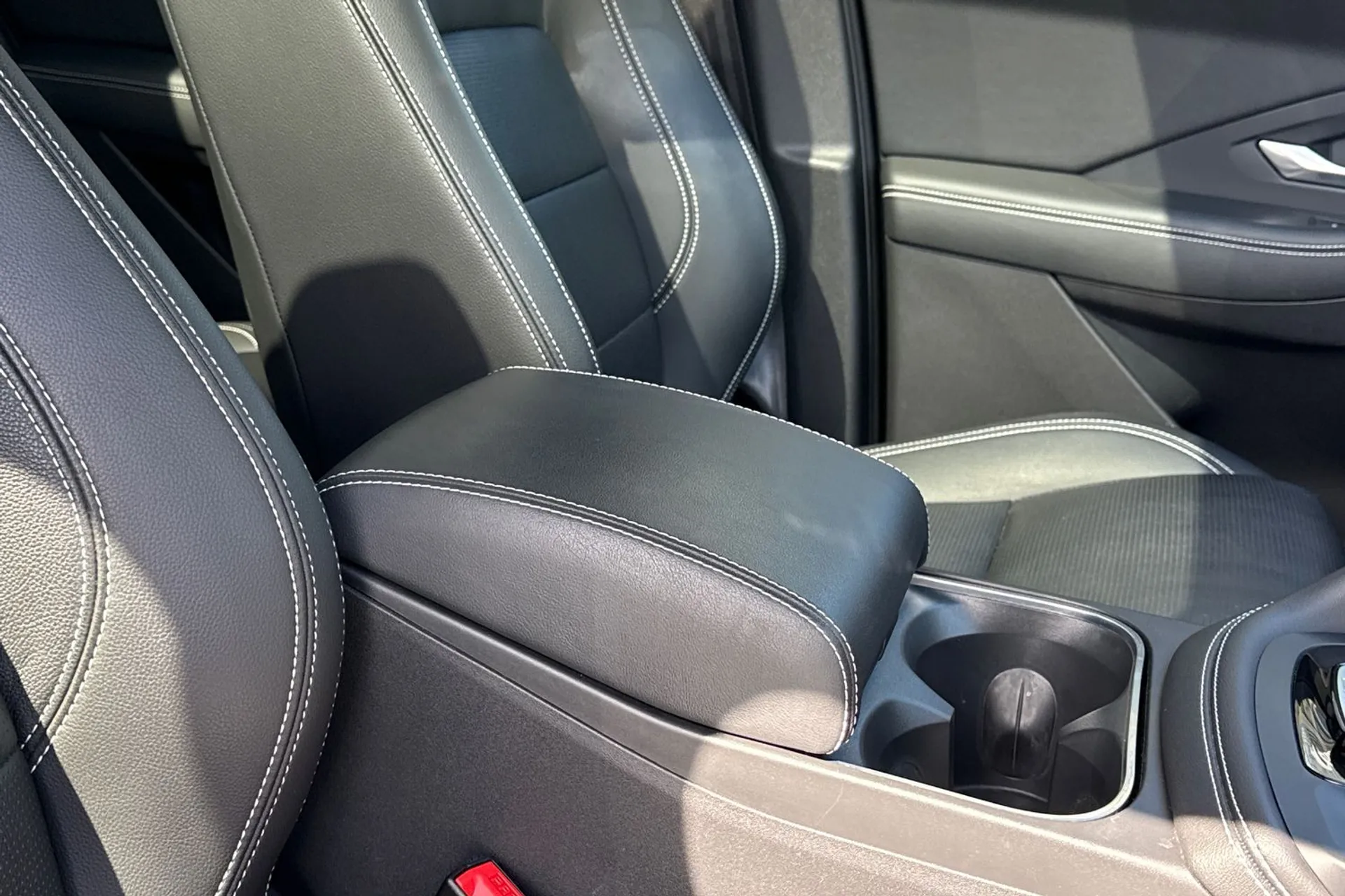 Jaguar E-PACE thumbnail image number 51