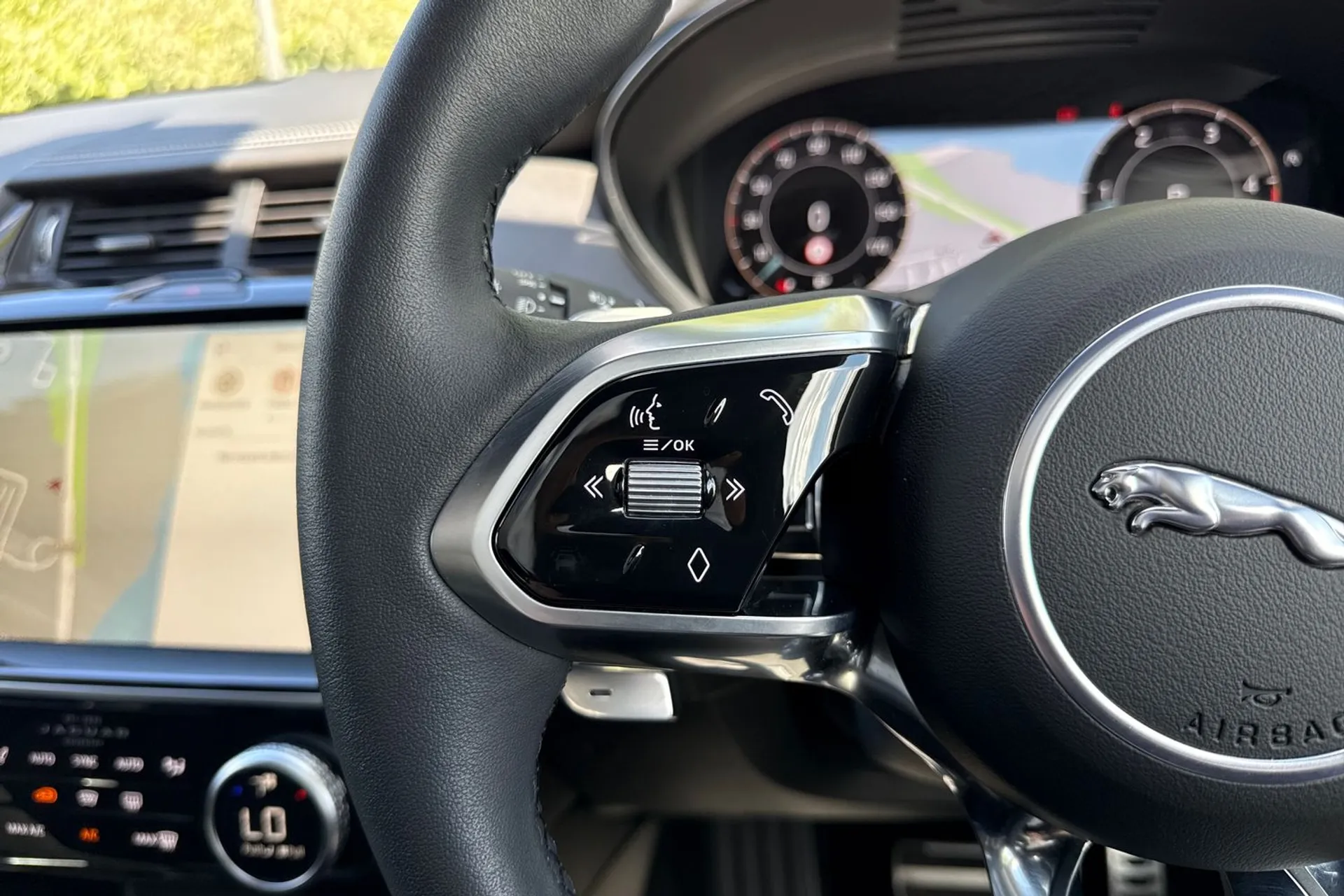Jaguar E-PACE thumbnail image number 32