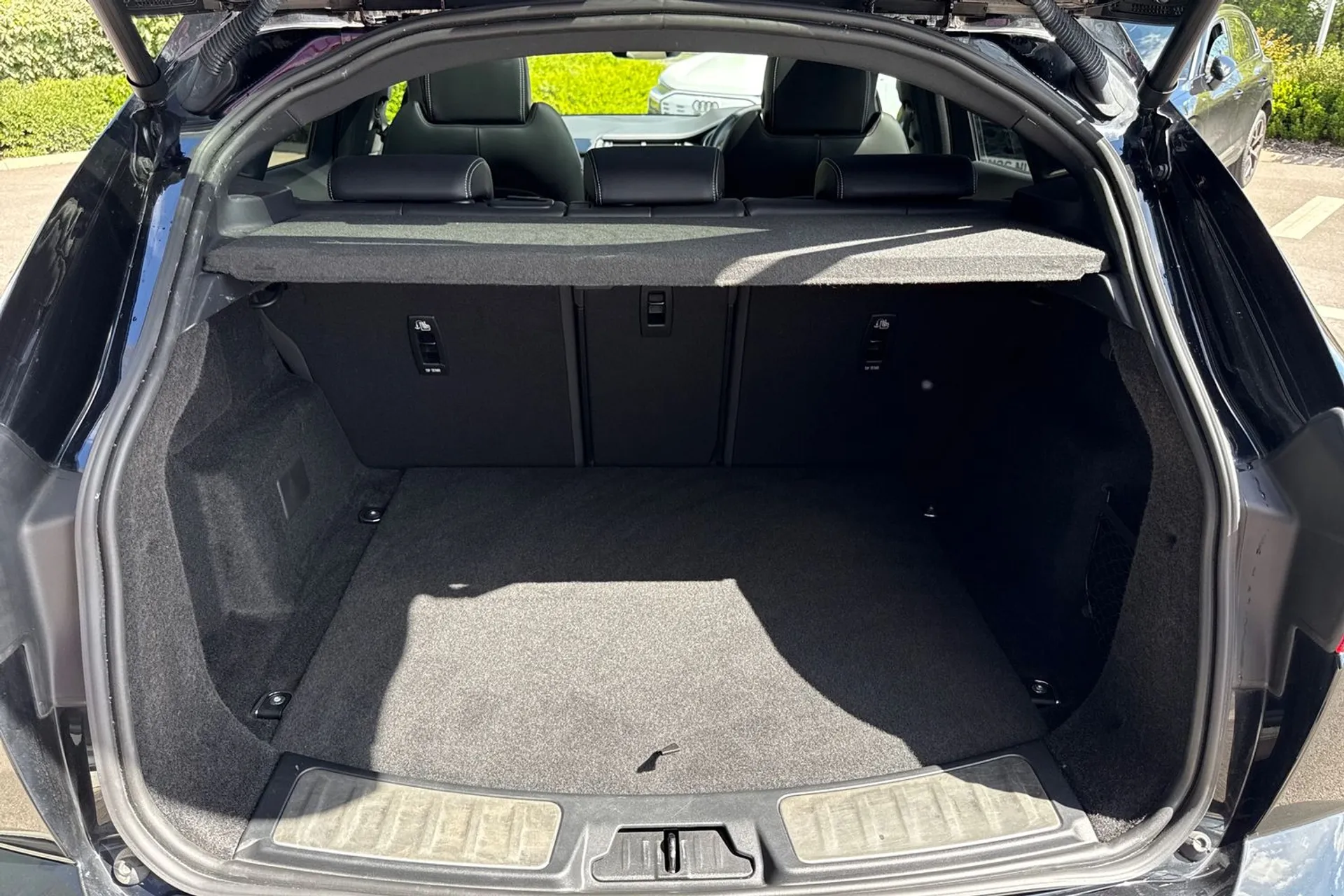 Jaguar E-PACE thumbnail image number 40