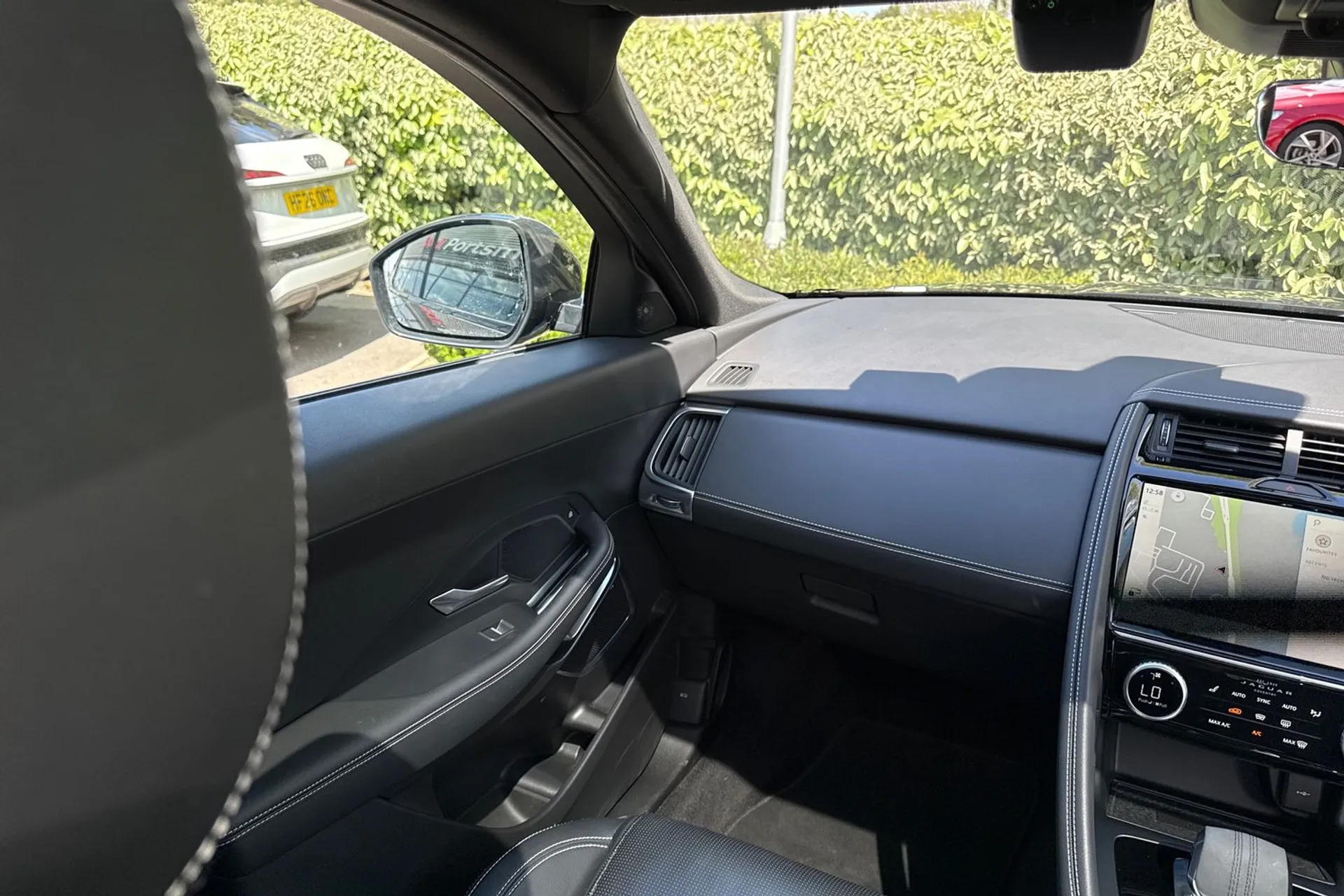 Jaguar E-PACE thumbnail image number 54