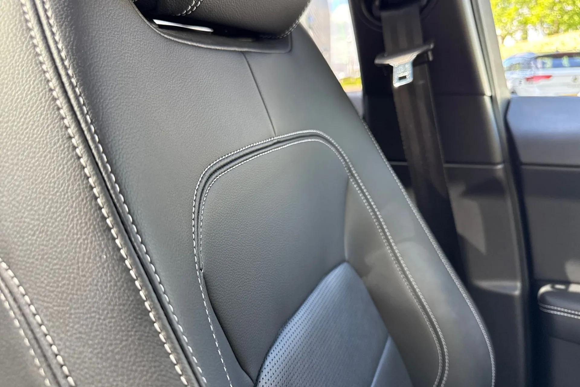 Jaguar E-PACE thumbnail image number 37