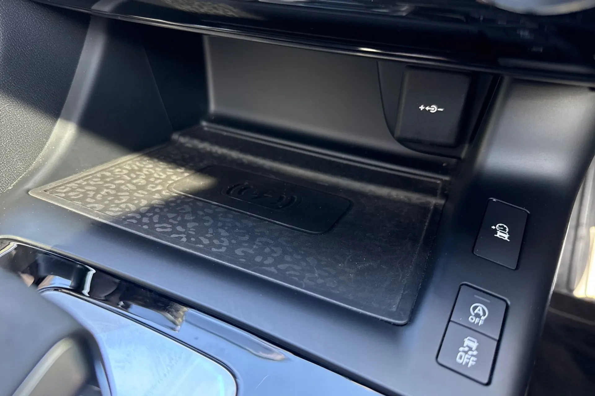 Jaguar E-PACE thumbnail image number 18