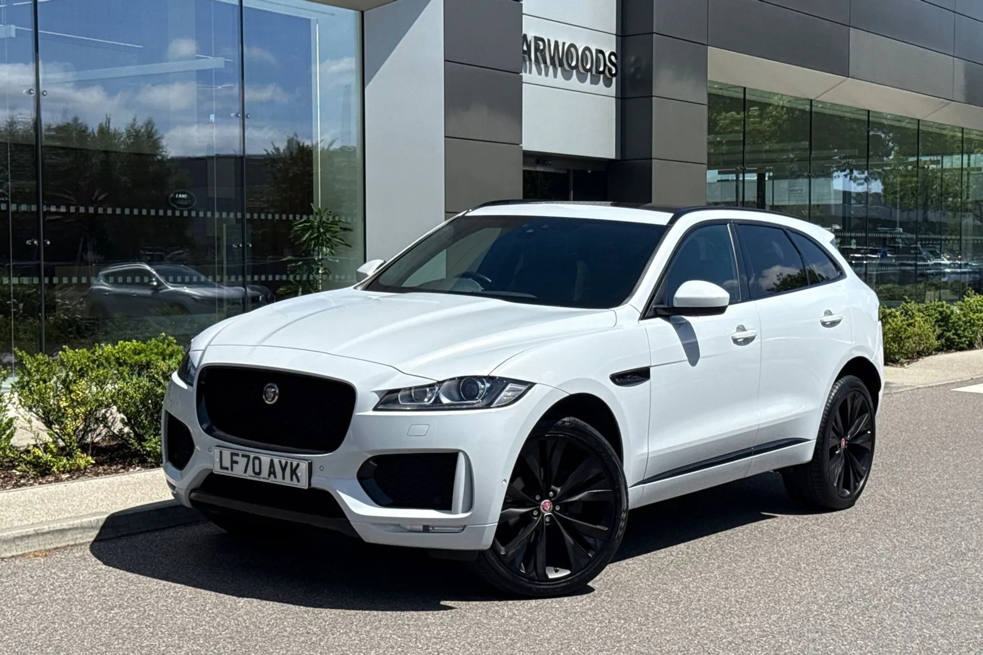 Jaguar F-PACE thumbnail image number 14