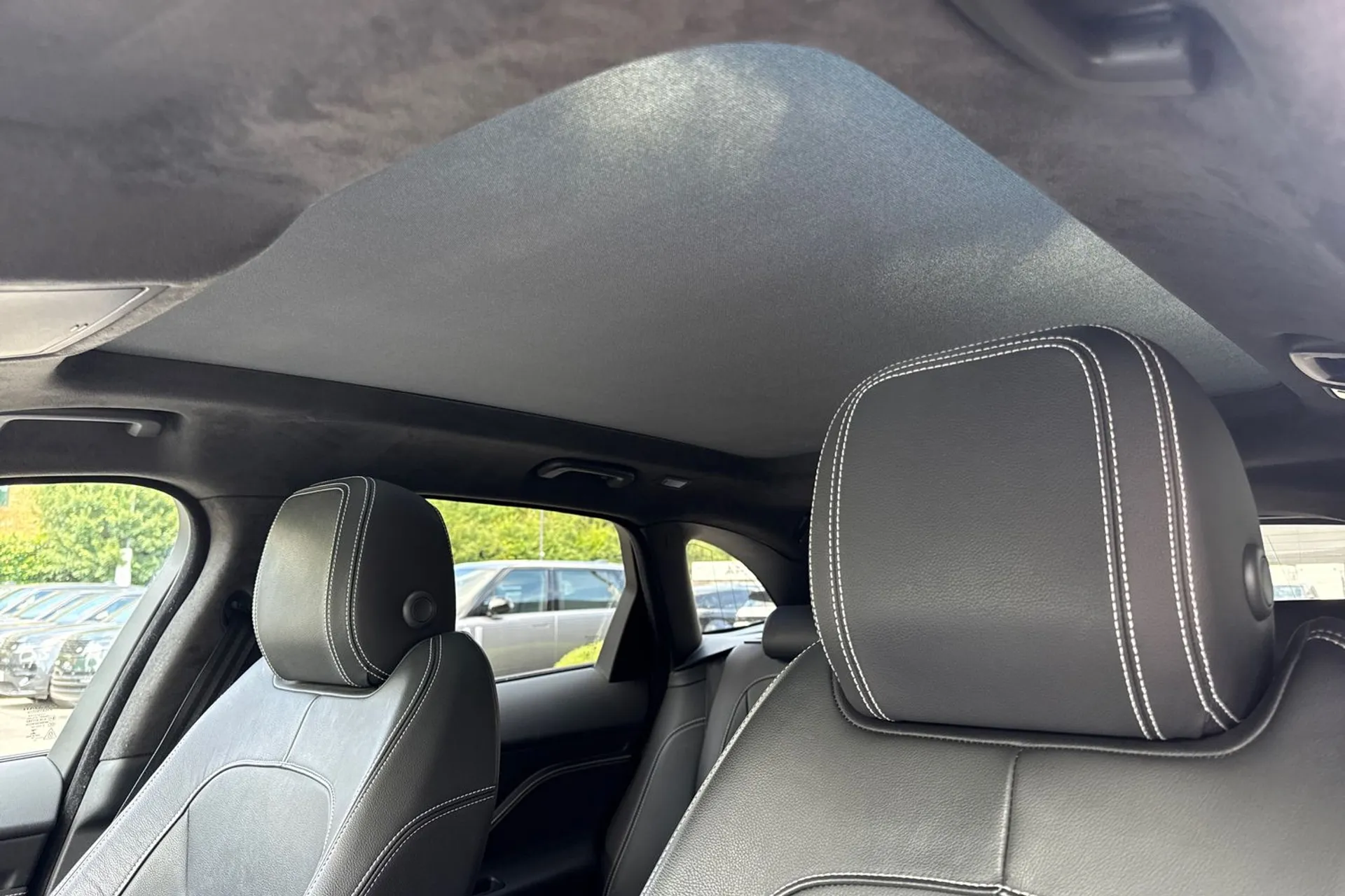 Jaguar F-PACE thumbnail image number 42