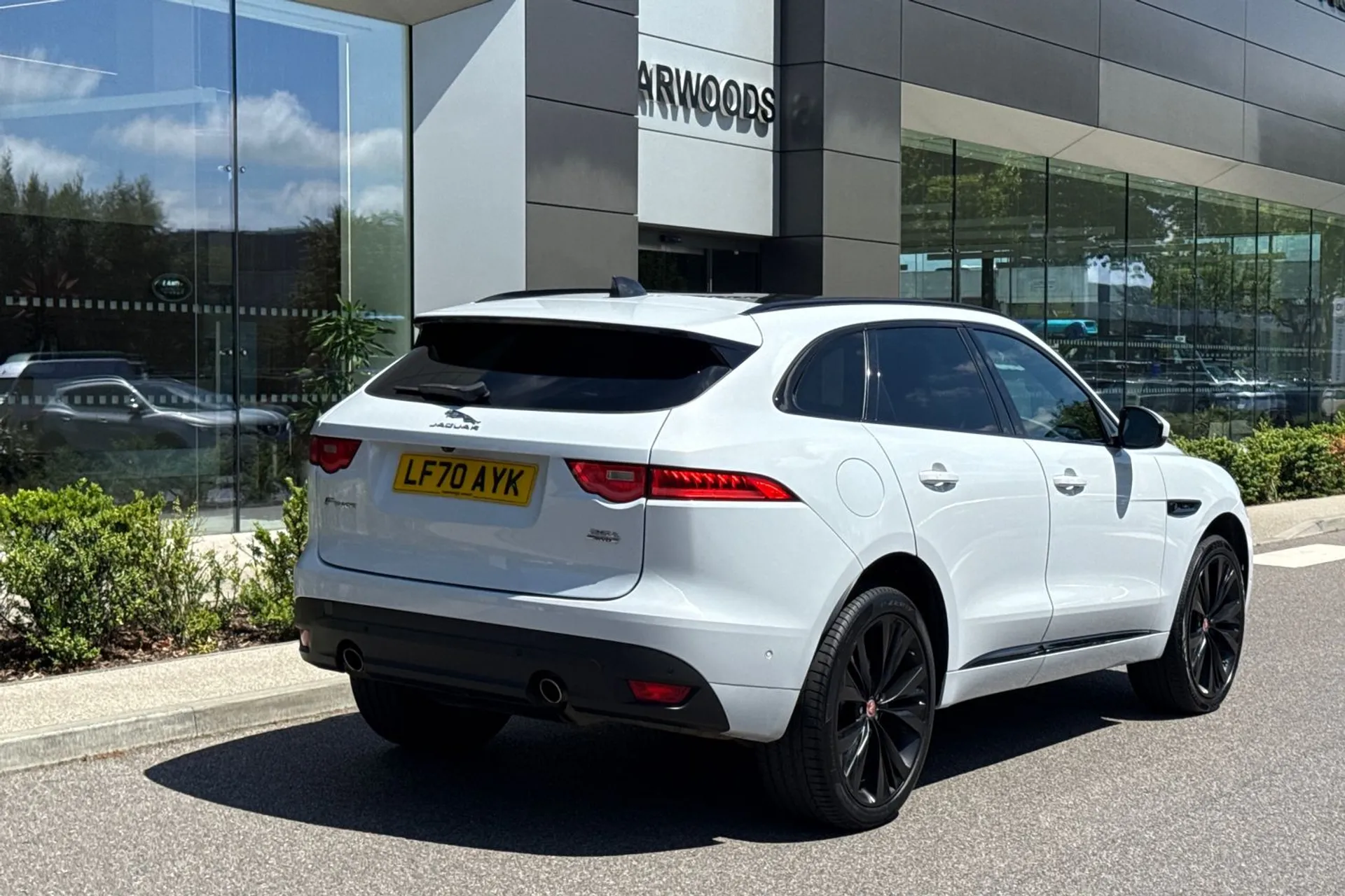 Jaguar F-PACE thumbnail image number 9