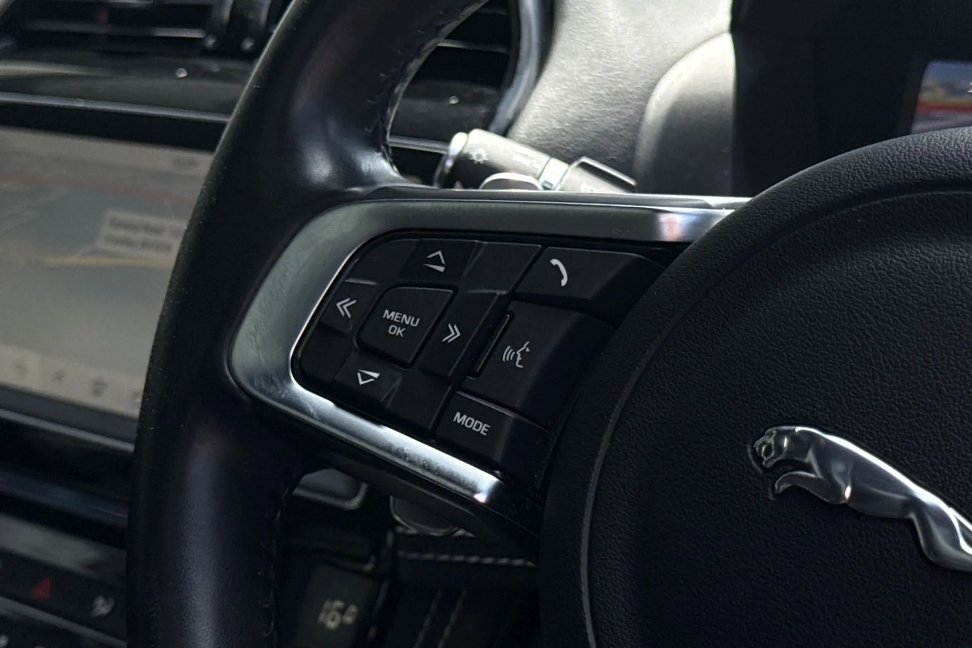 Jaguar F-PACE thumbnail image number 44
