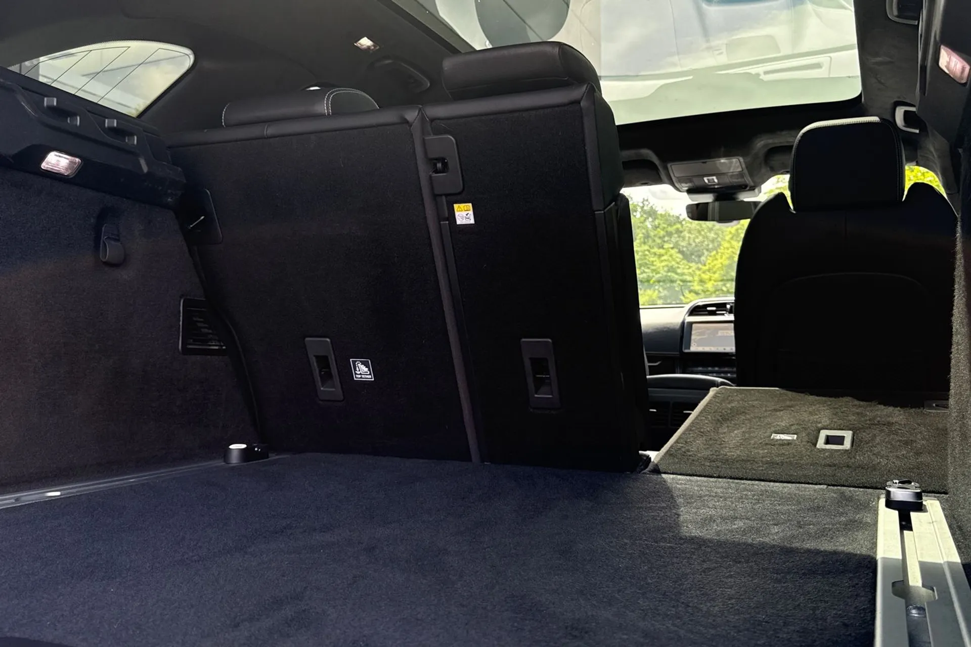 Jaguar F-PACE thumbnail image number 29