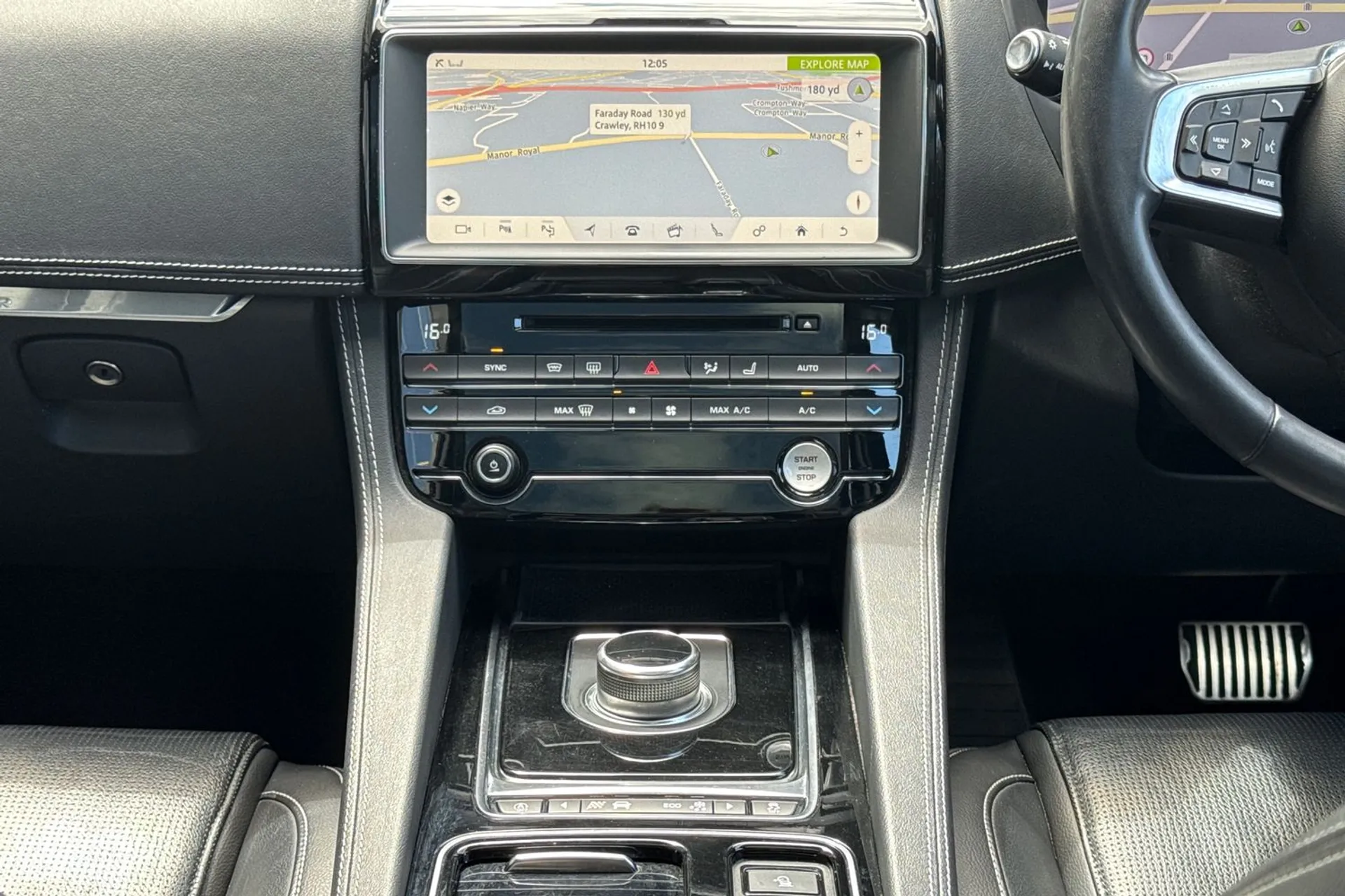 Jaguar F-PACE thumbnail image number 24