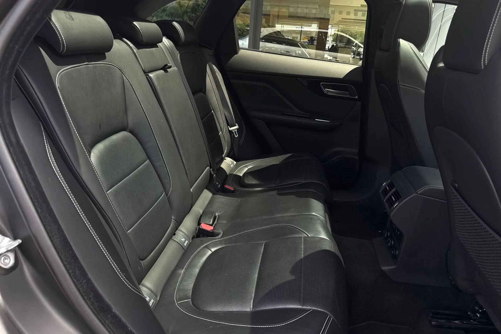 Jaguar F-PACE thumbnail image number 30