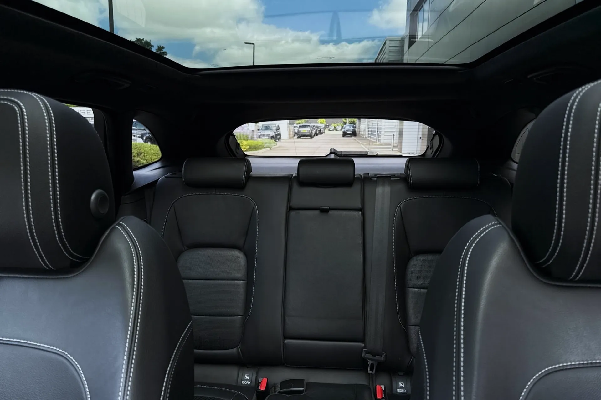 Jaguar F-PACE thumbnail image number 34
