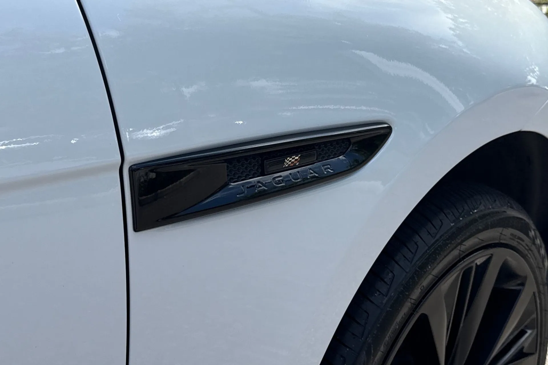 Jaguar F-PACE thumbnail image number 11