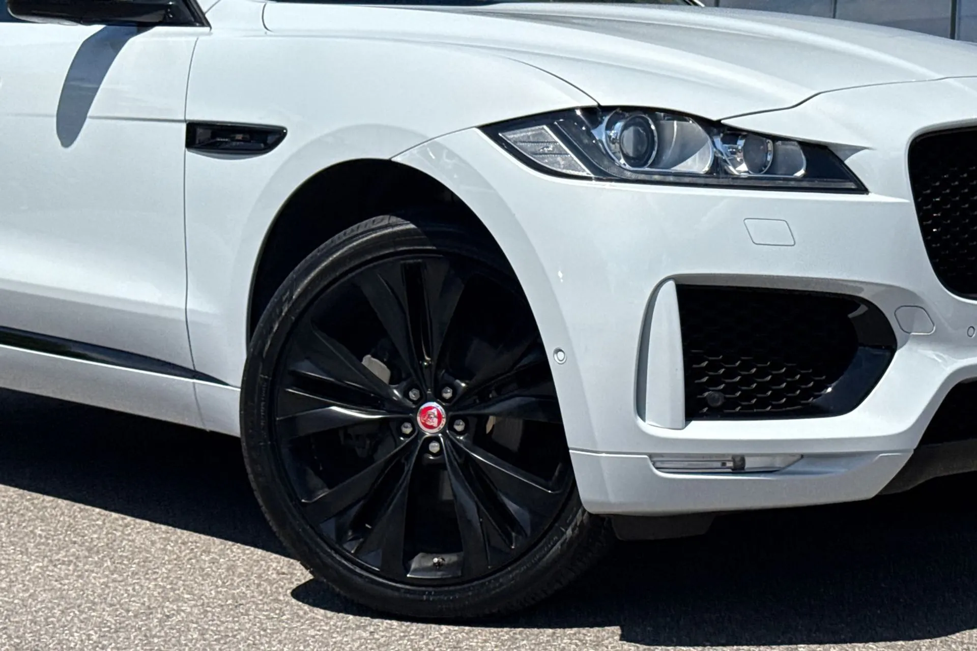 Jaguar F-PACE thumbnail image number 8