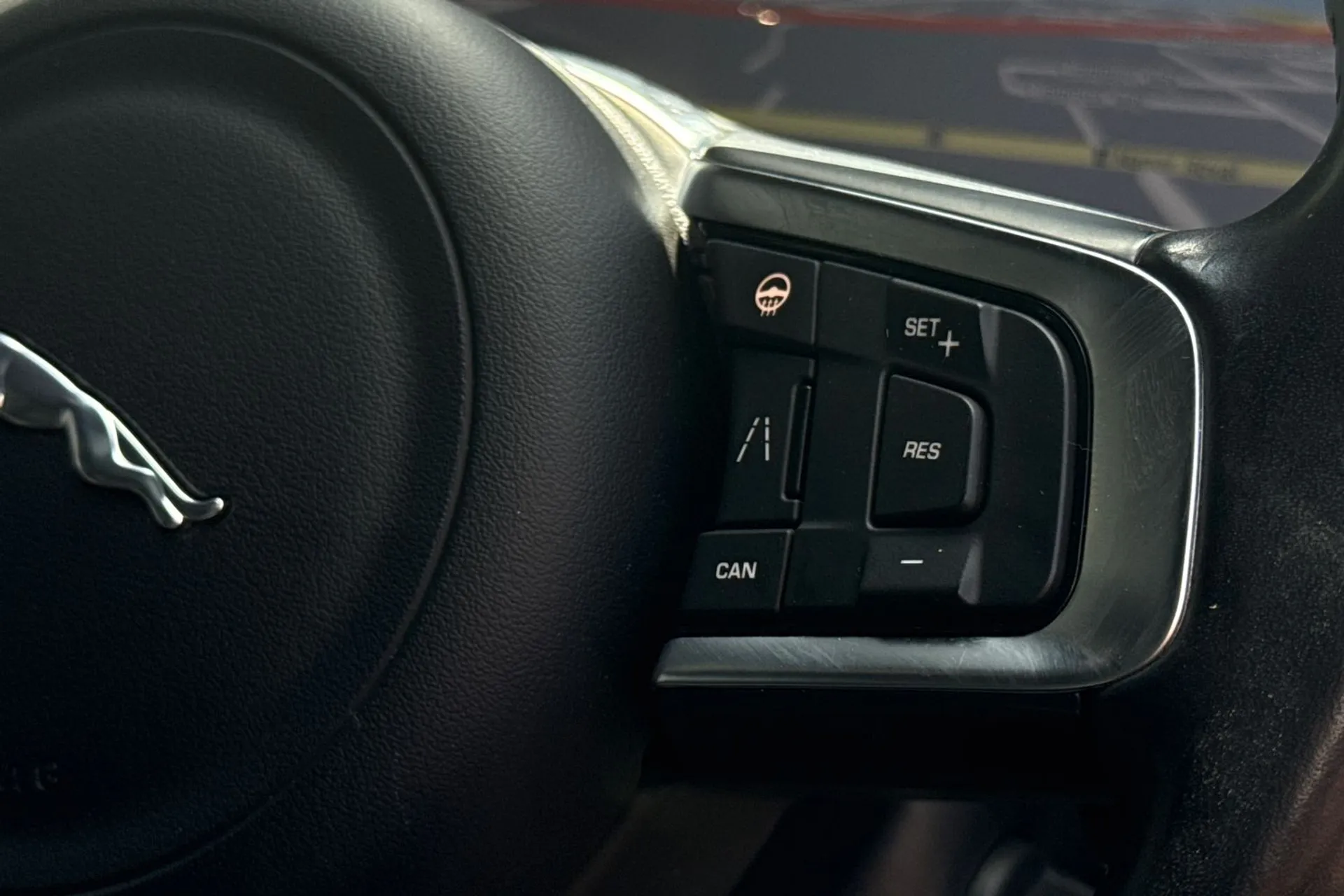Jaguar F-PACE thumbnail image number 45