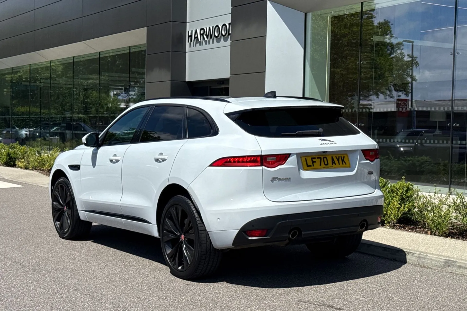 Jaguar F-PACE thumbnail image number 13