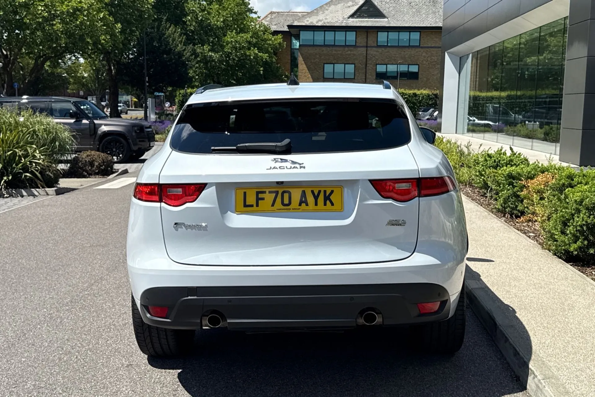 Jaguar F-PACE thumbnail image number 12