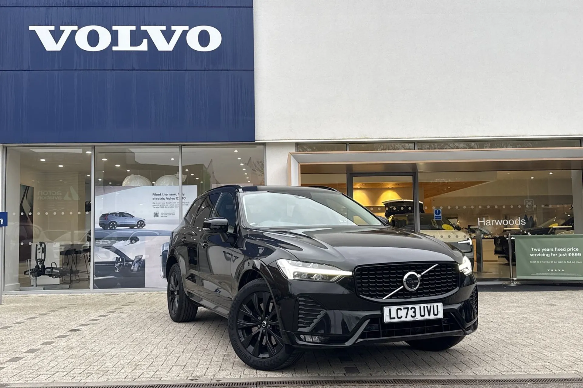 Volvo XC60 focused image