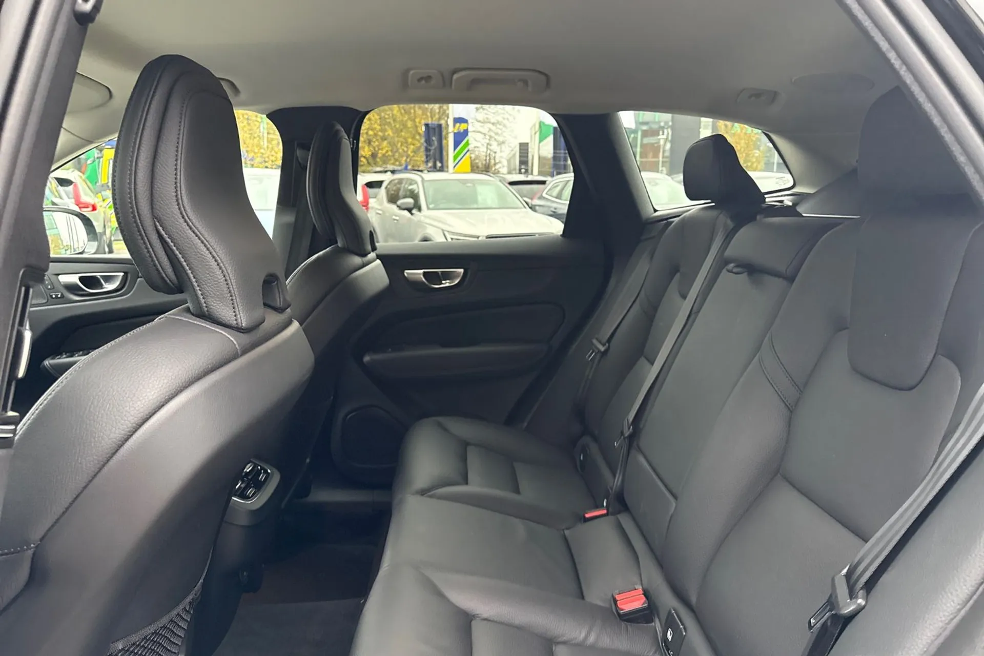 Volvo XC60 thumbnail image number 30