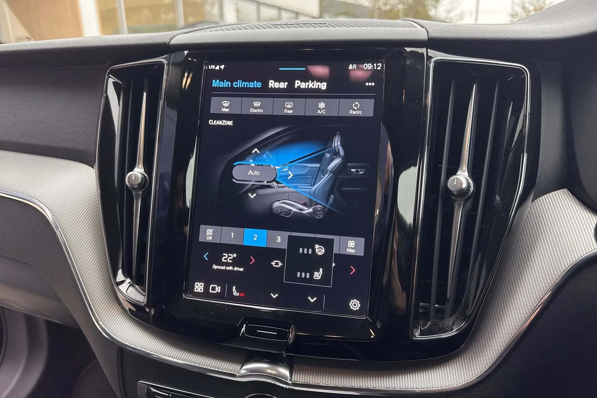 Volvo XC60 thumbnail image number 41