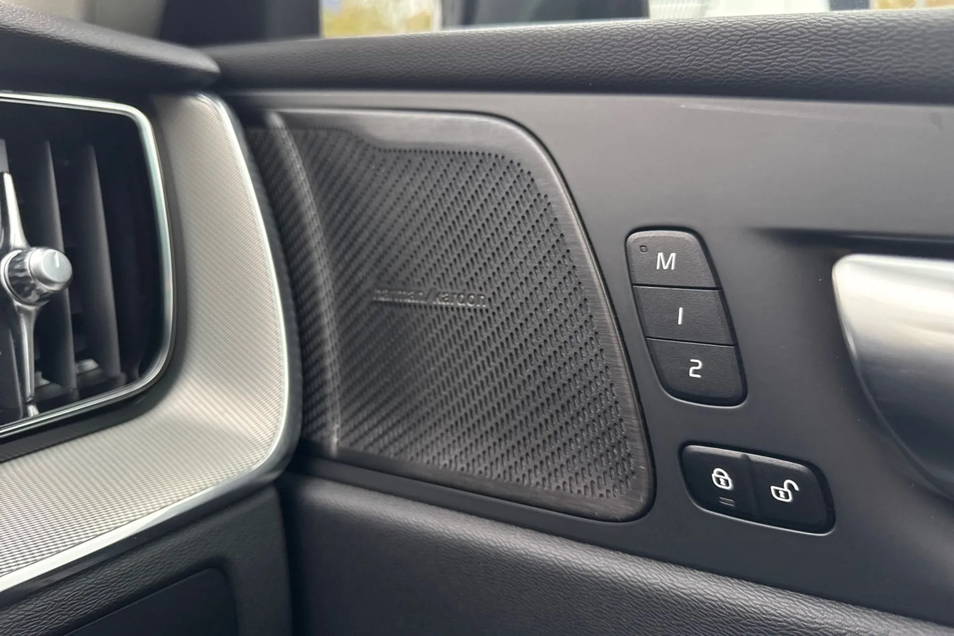 Volvo XC60 thumbnail image number 44