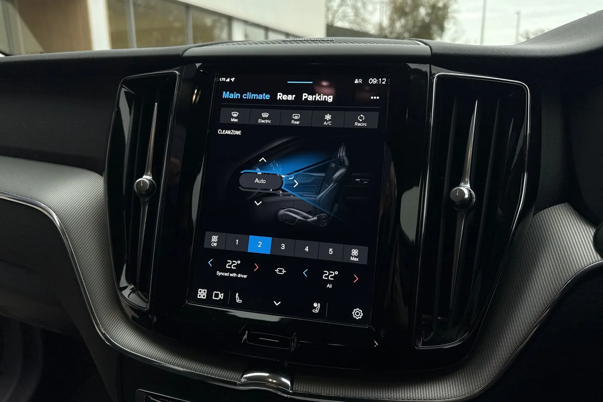 Volvo XC60 thumbnail image number 40