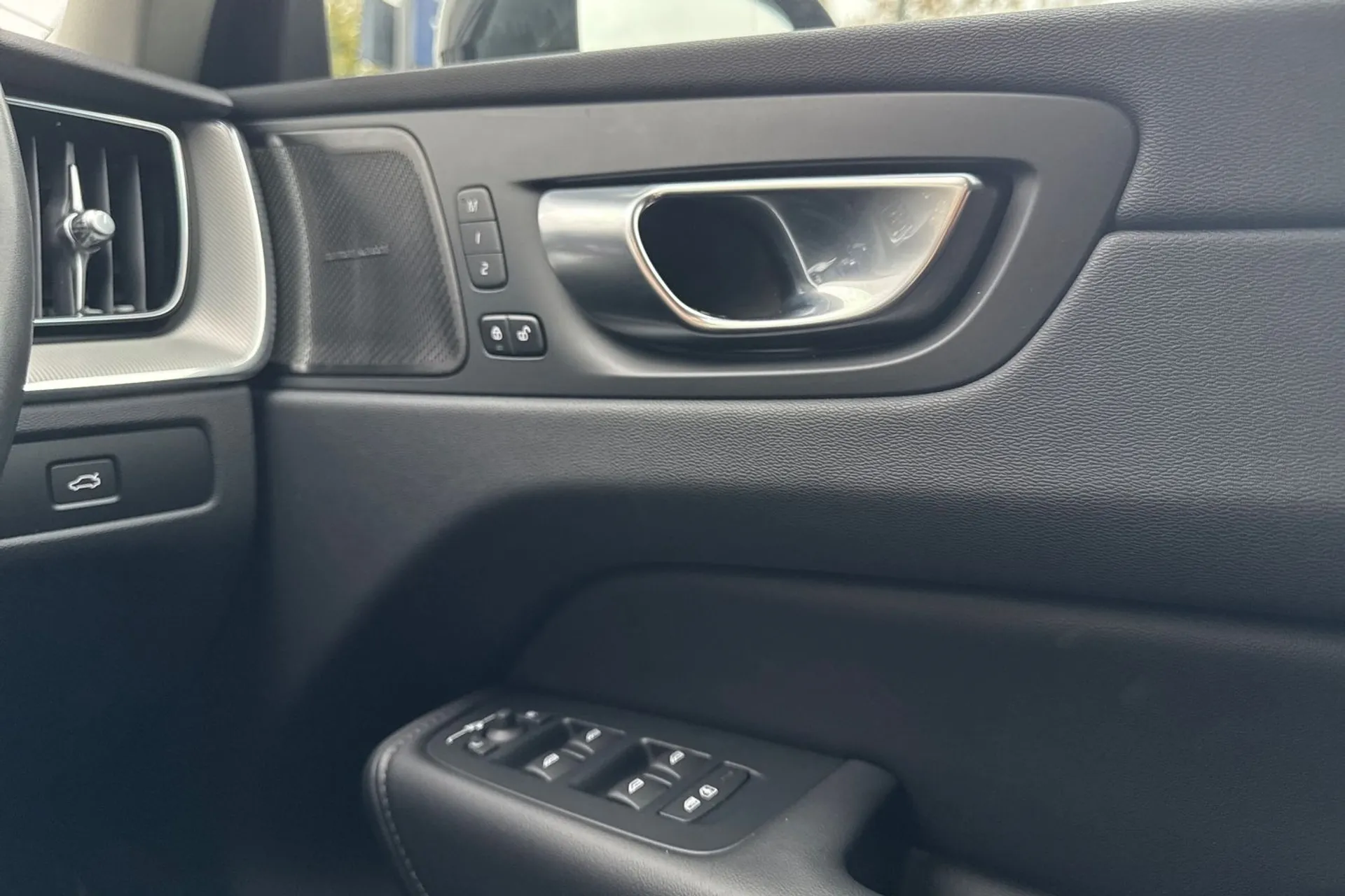 Volvo XC60 thumbnail image number 43