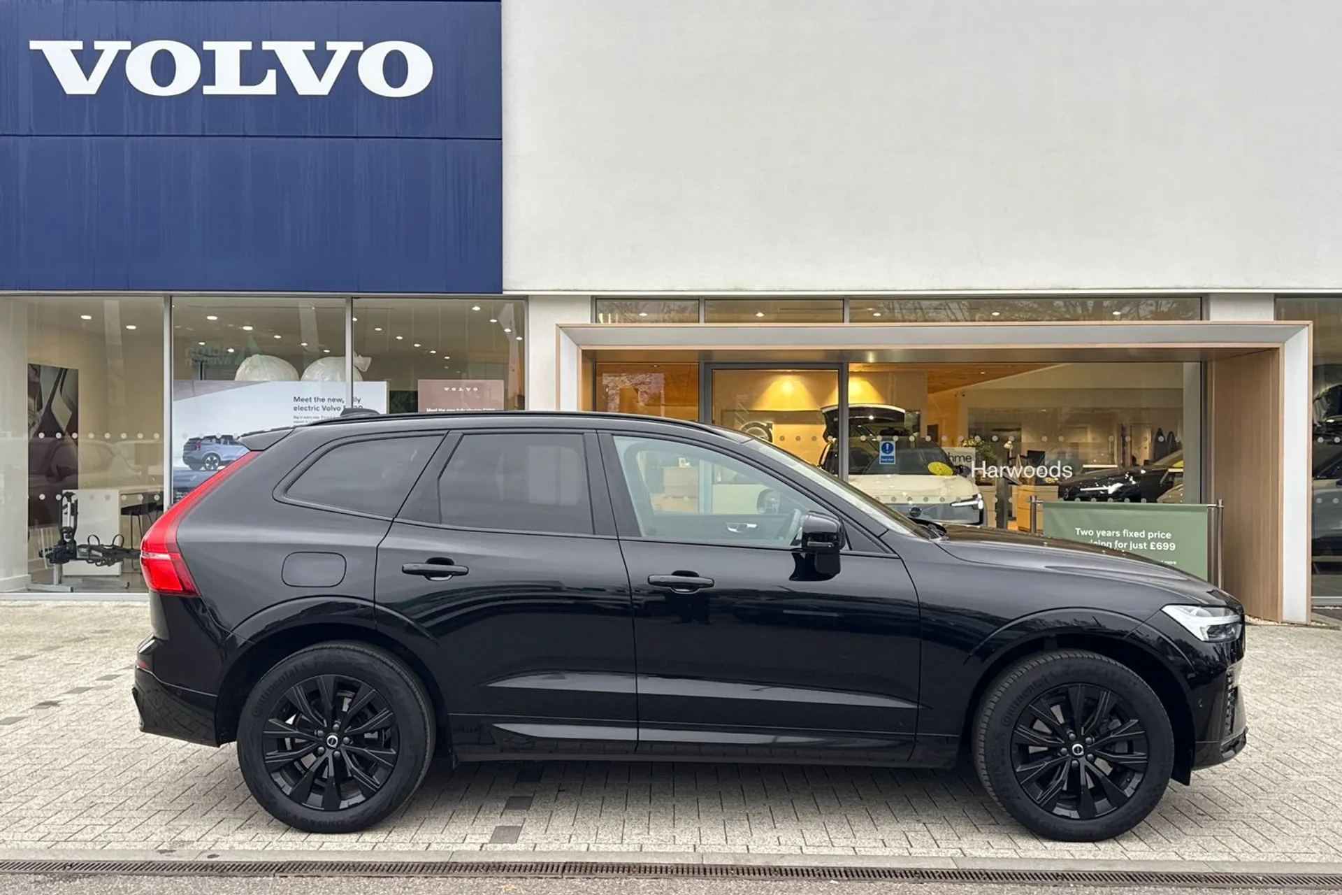 Volvo XC60 thumbnail image number 2