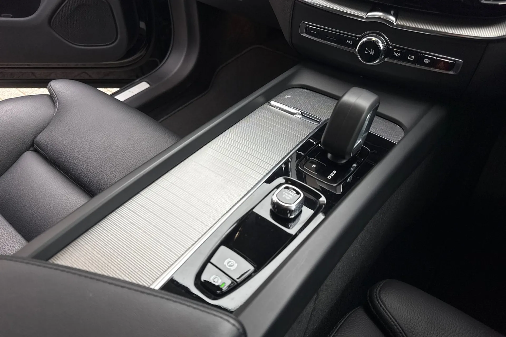 Volvo XC60 thumbnail image number 45